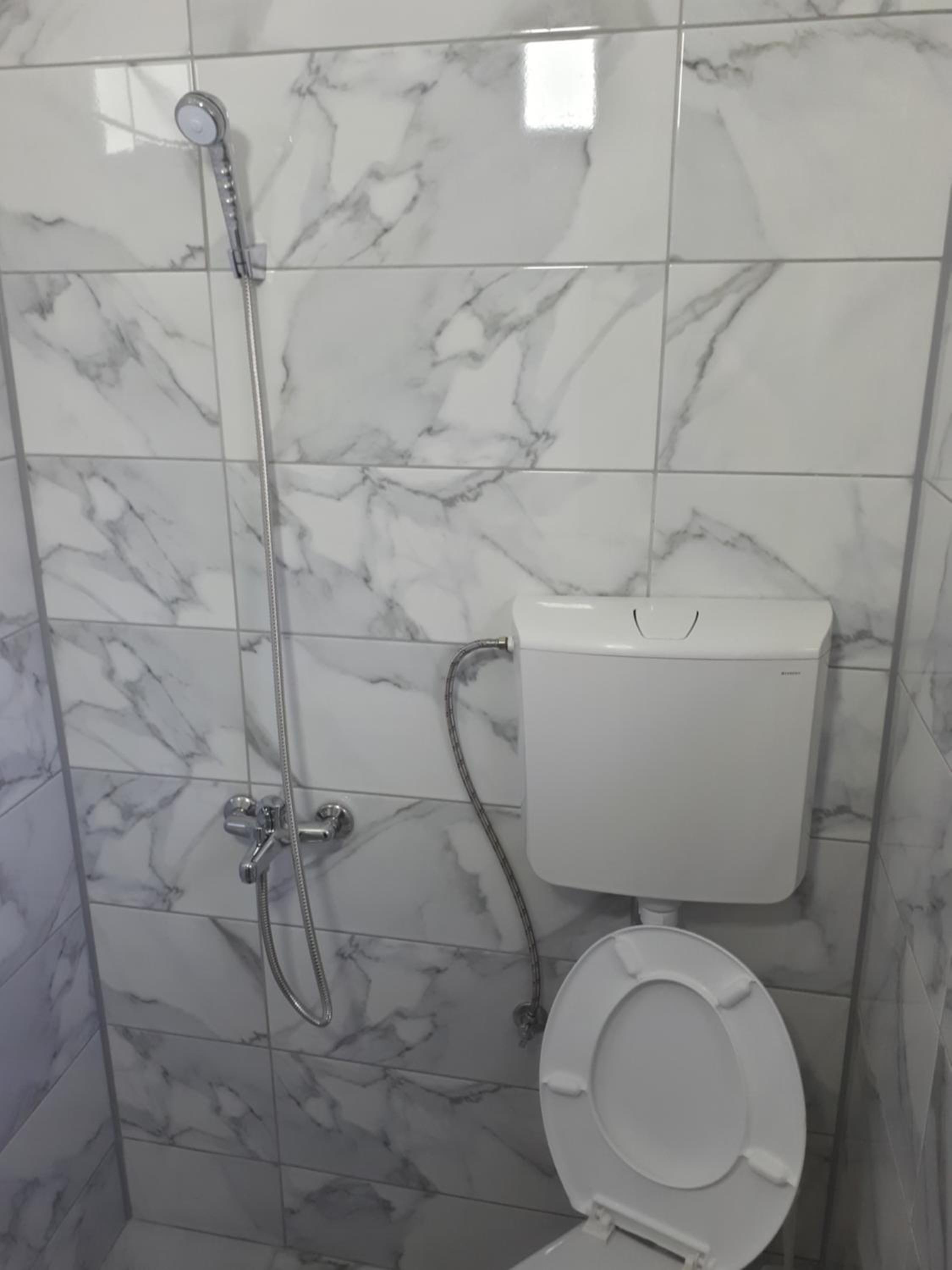 Twin Room with Private Bathroom photo 2