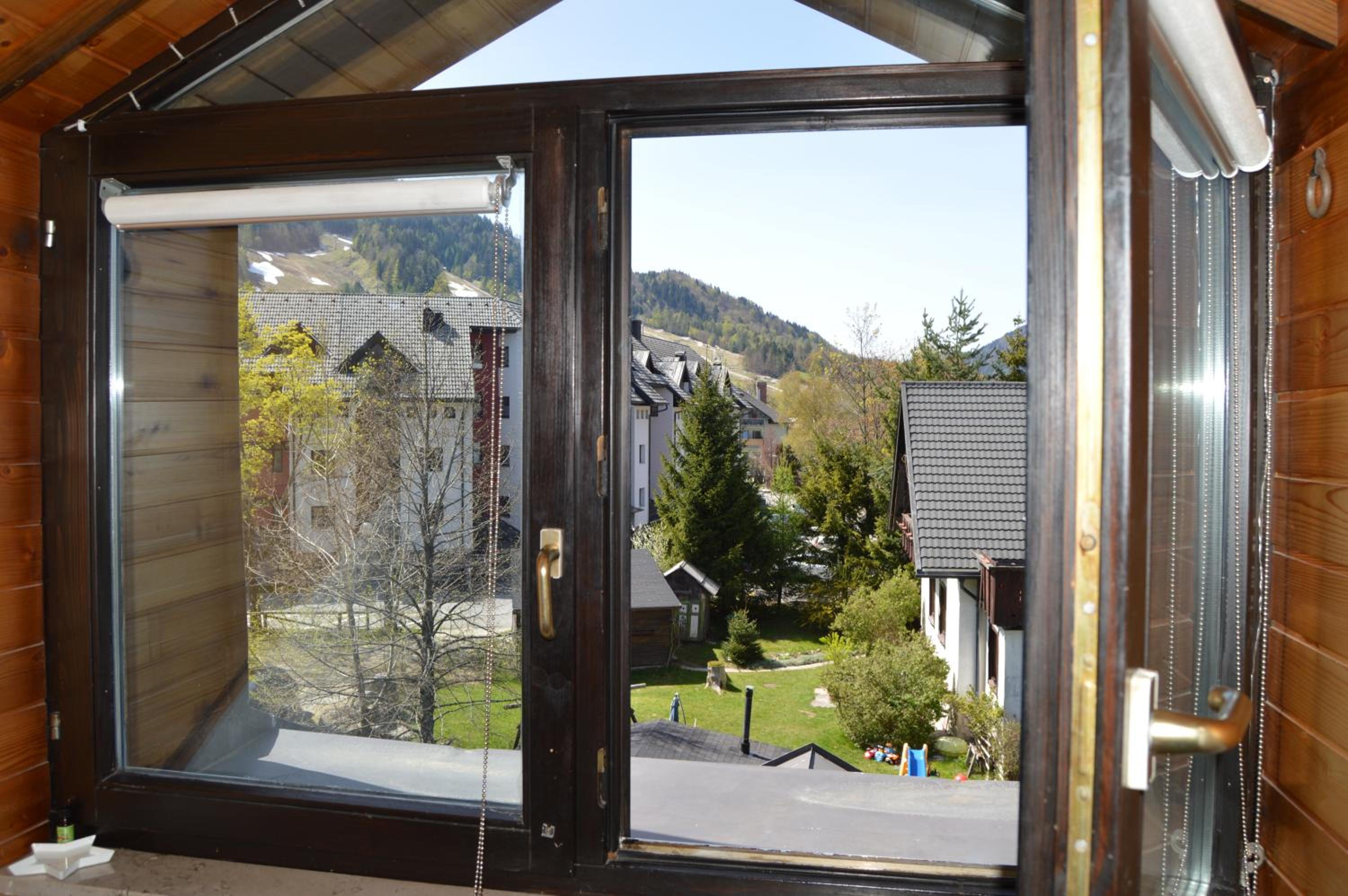 Apartment with Mountain View photo 2