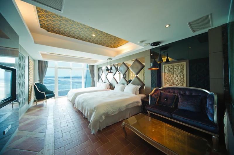 Deluxe Family Room