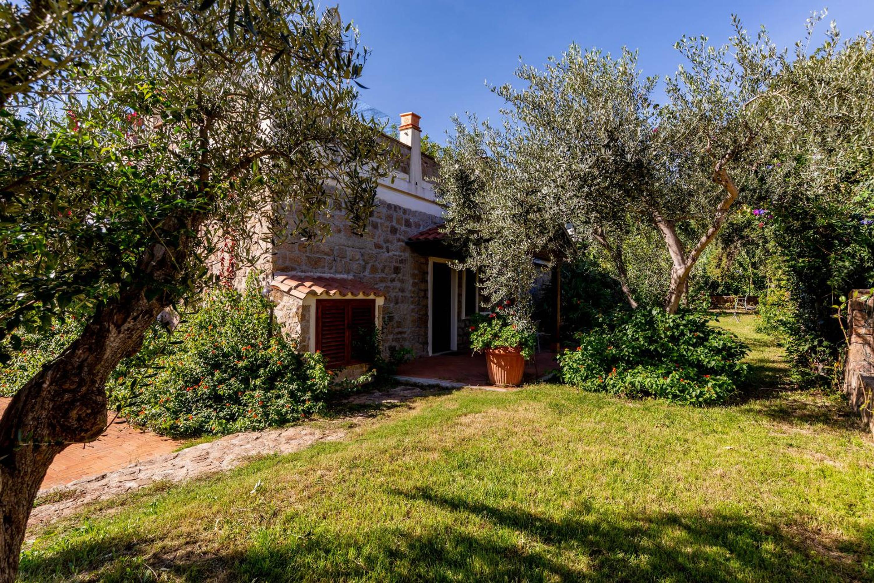 Villa photo 2