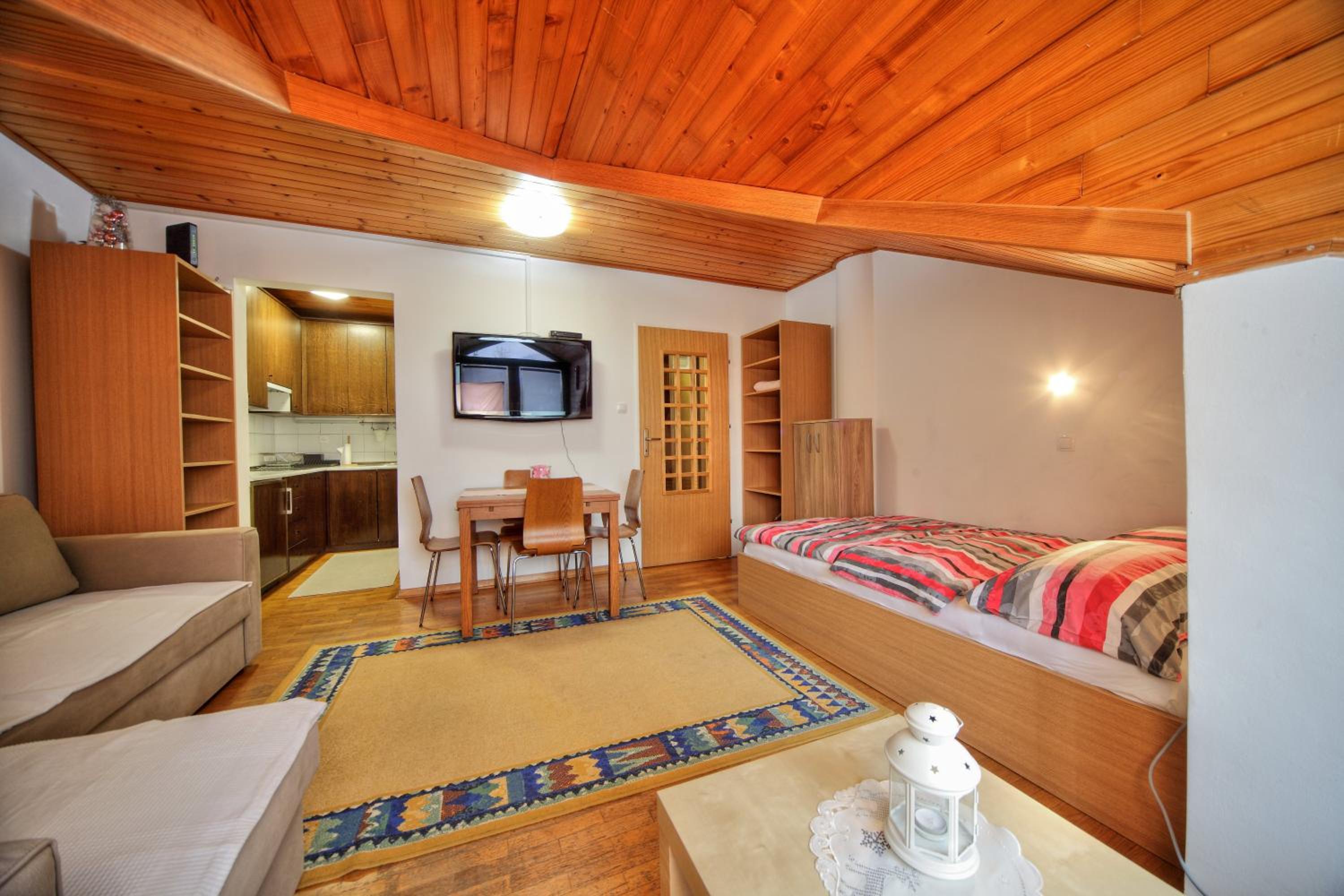Apartment with Mountain View photo 2