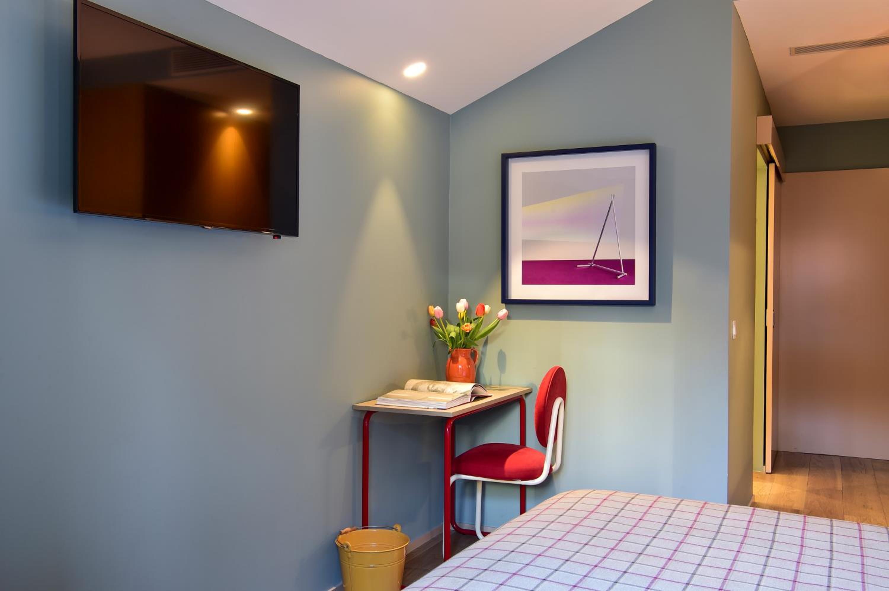 Standard Double Room thumbnail 5