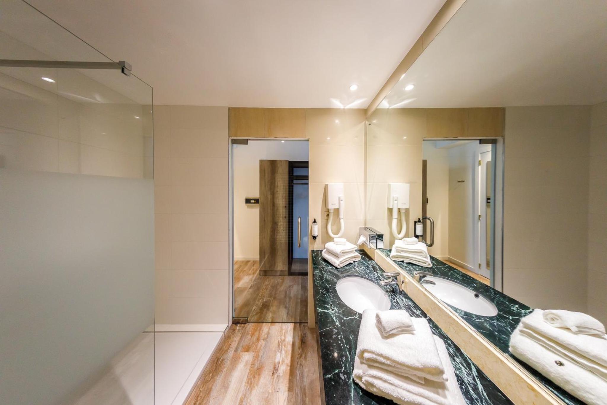 Comfort Twin Room - Photo 6