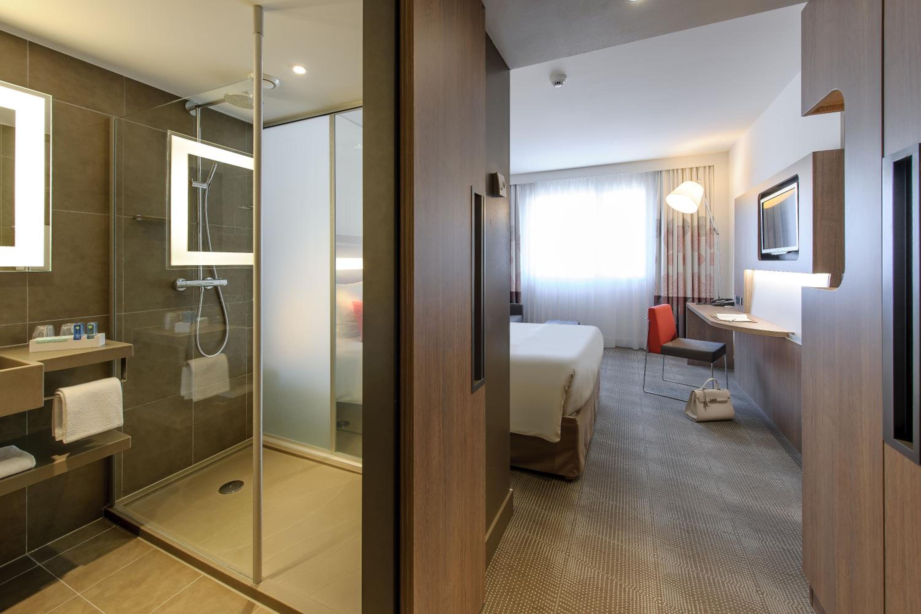 Executive Double Room with Sofa Bed - Photo 4