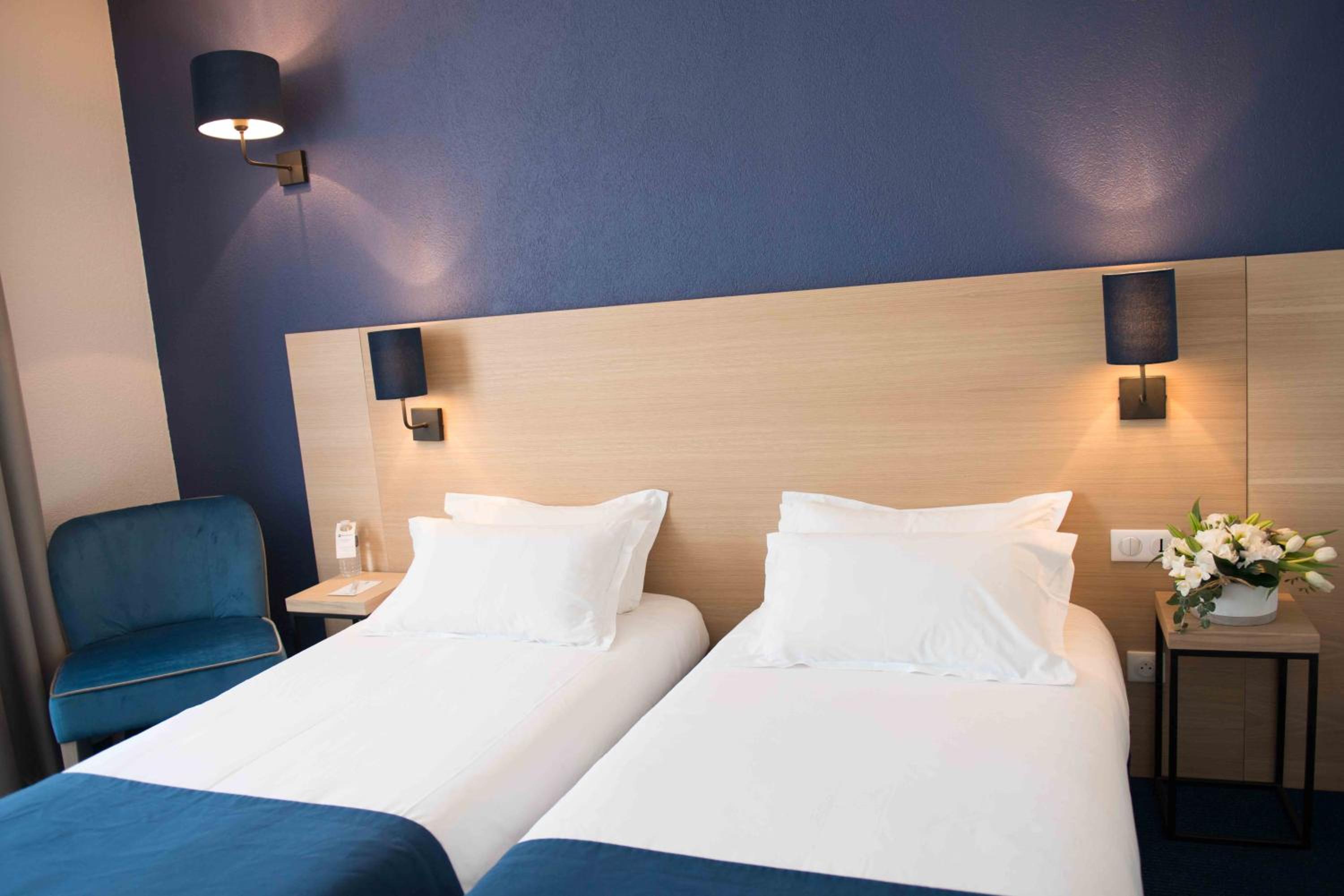 Standard Twin Room - Photo 3