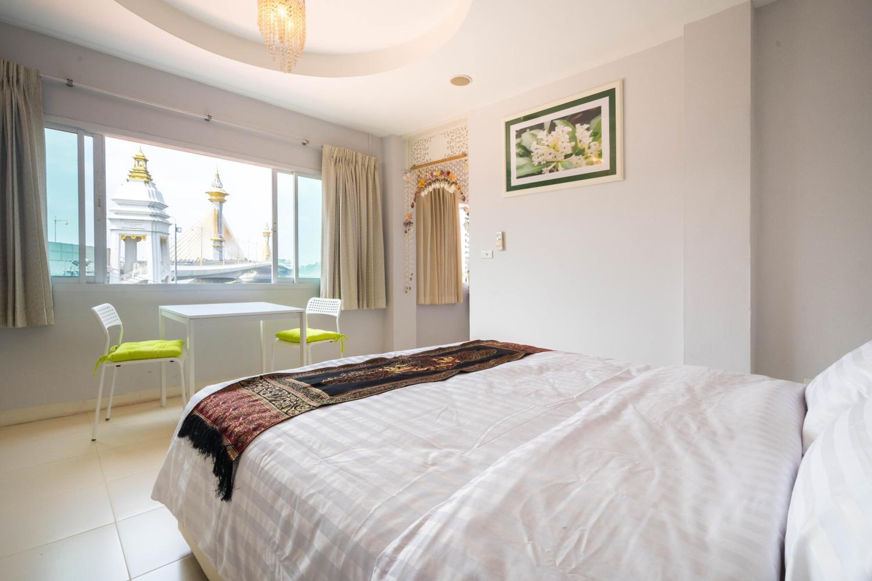 Deluxe King Room - Photo 23