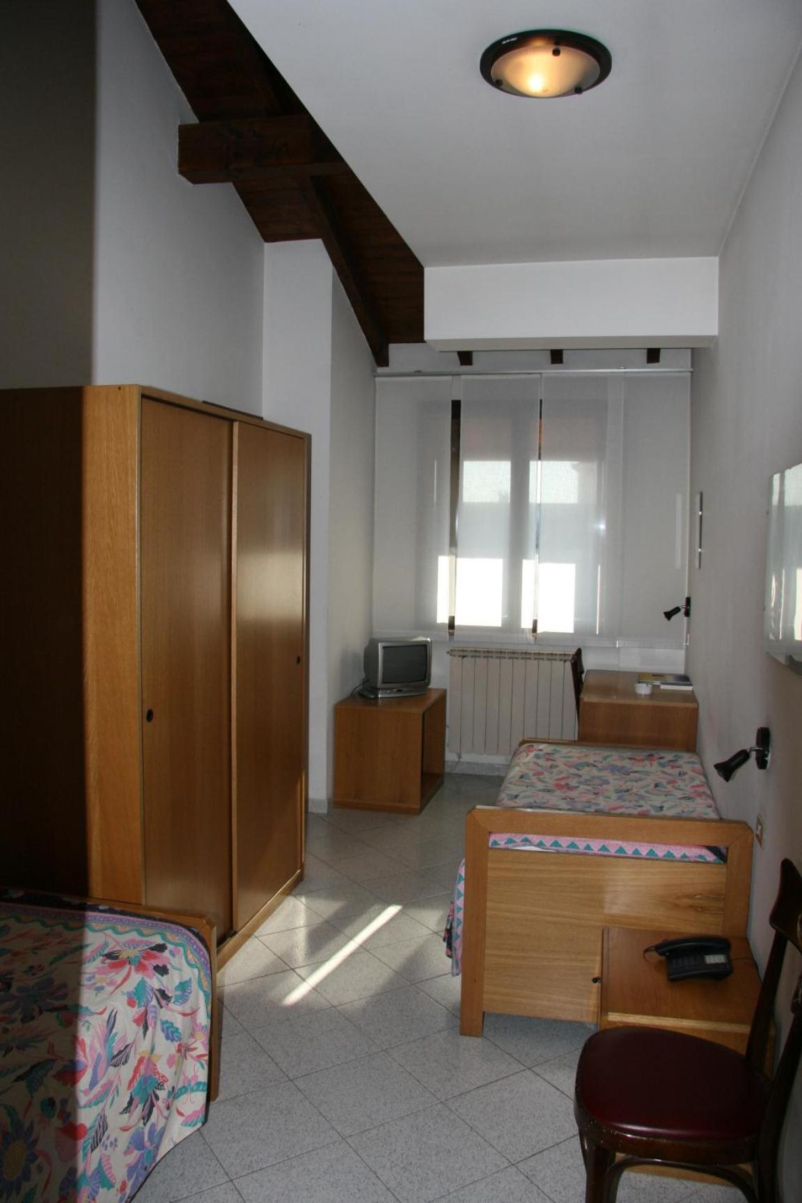 Twin Room - Photo 2