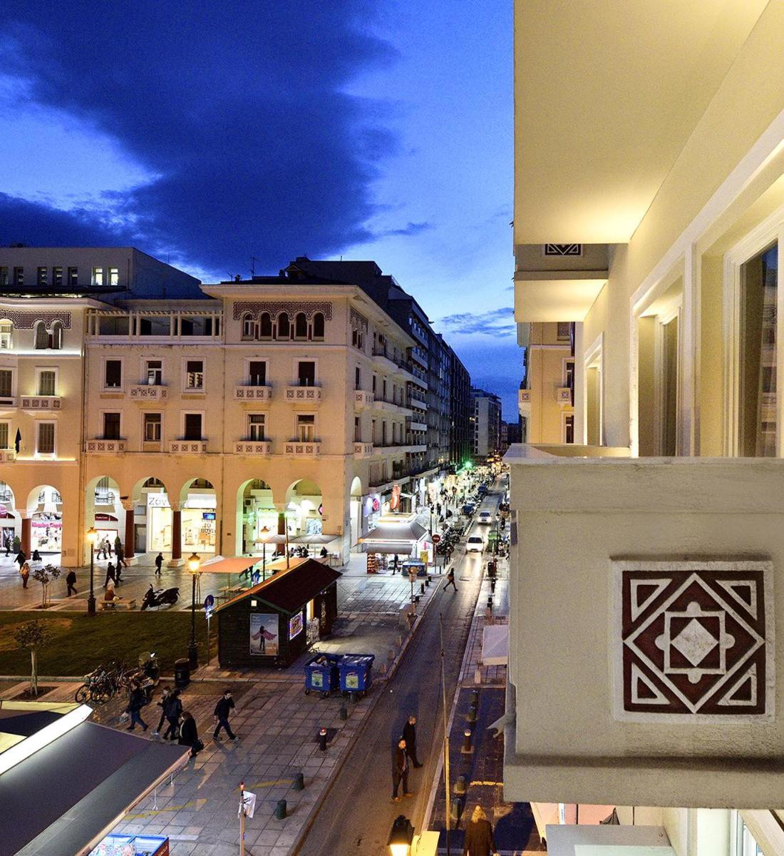 Deluxe Apartment with City View and Balcony - R2 - Photo 4