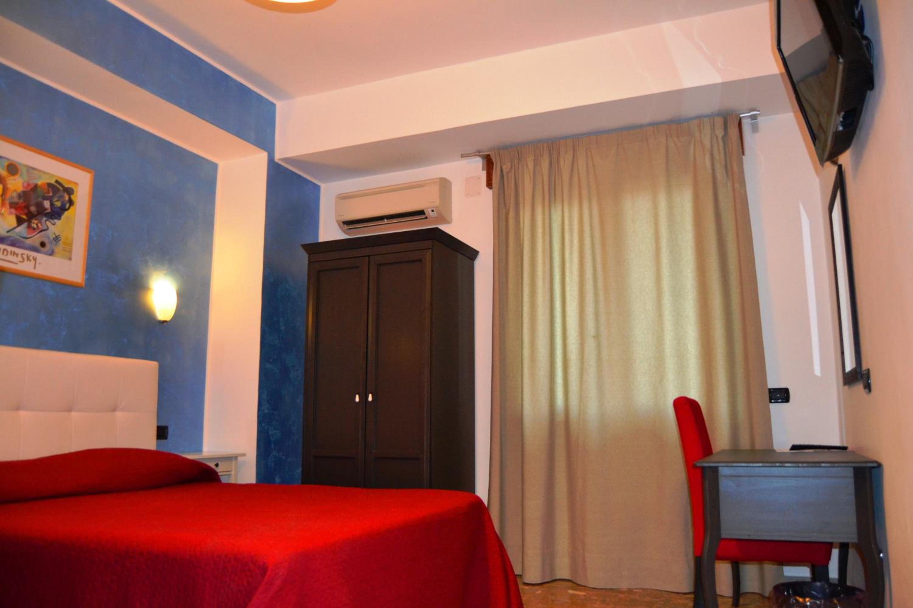 Classic Single Room With Balcony photo 1