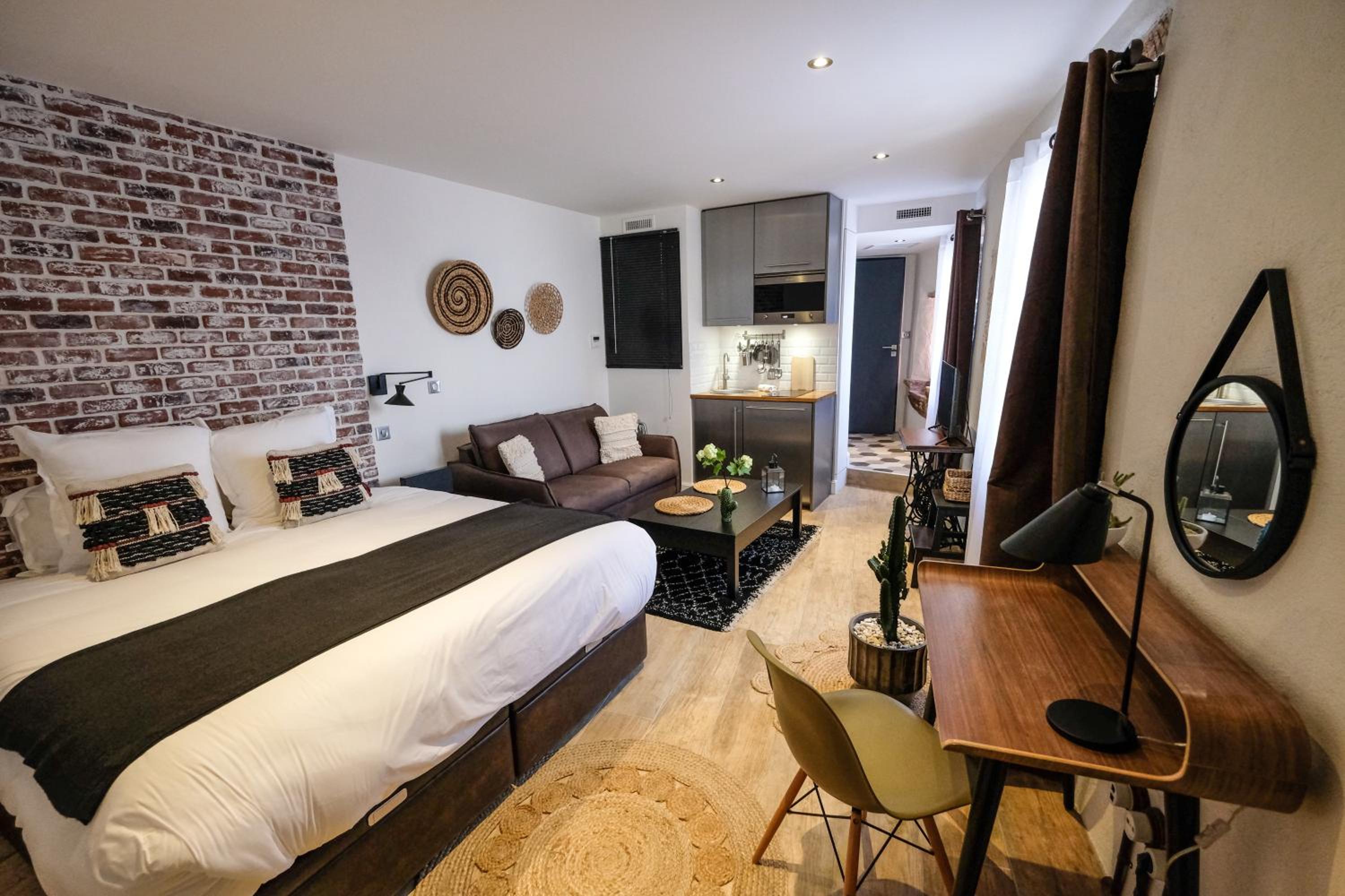 Studio Apartment photo 1