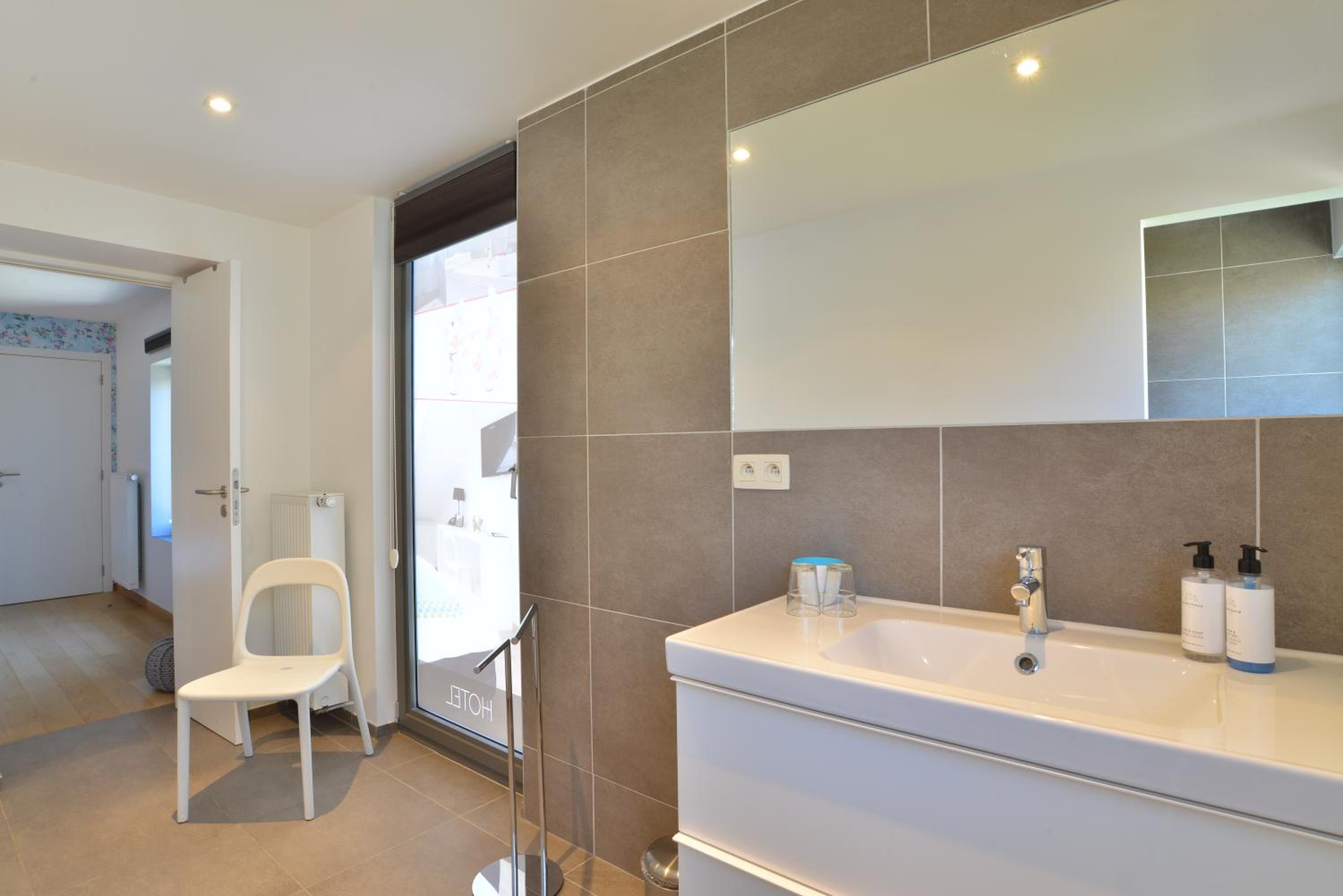Double or Twin Room - Photo 3