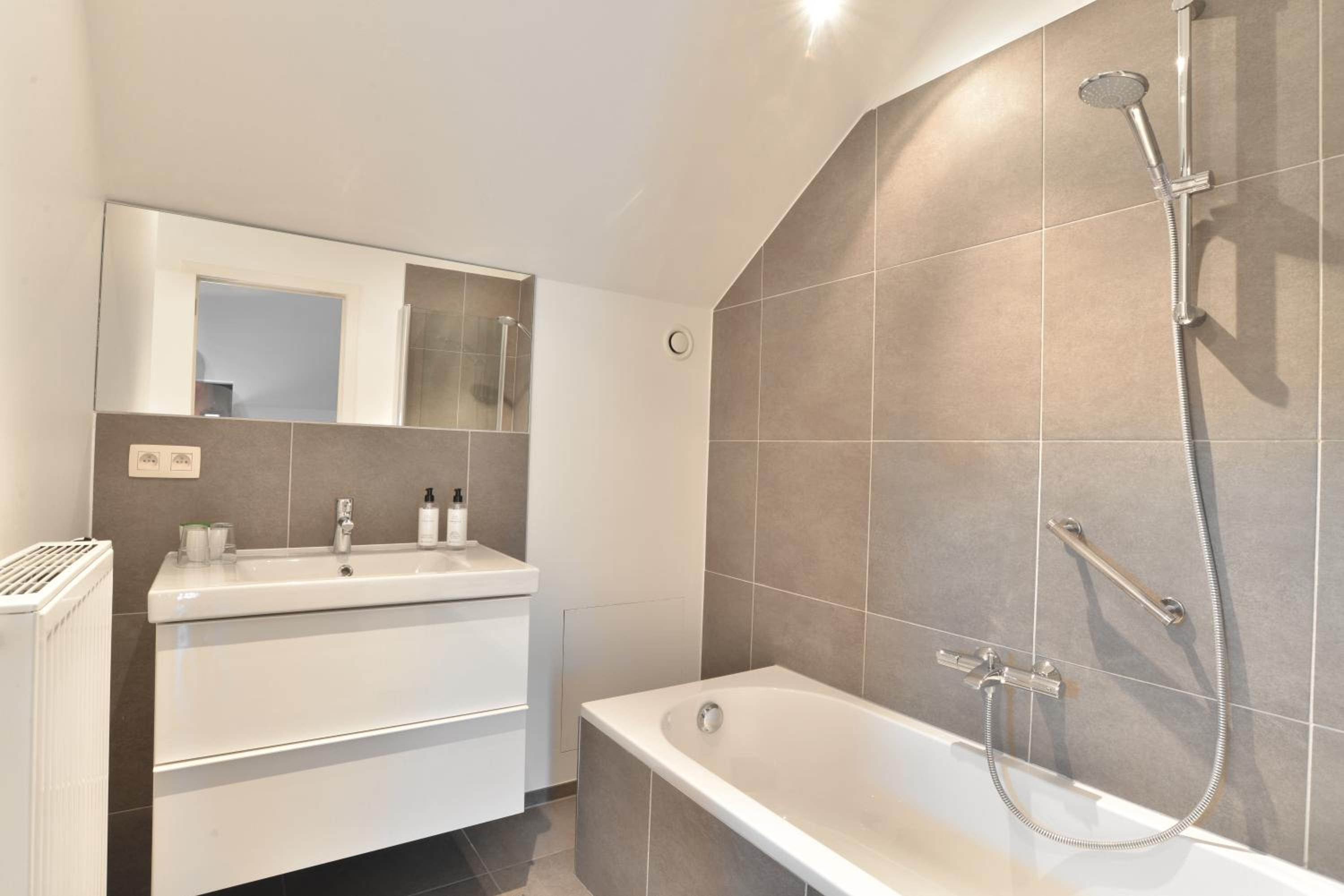 Suite - Photo 3