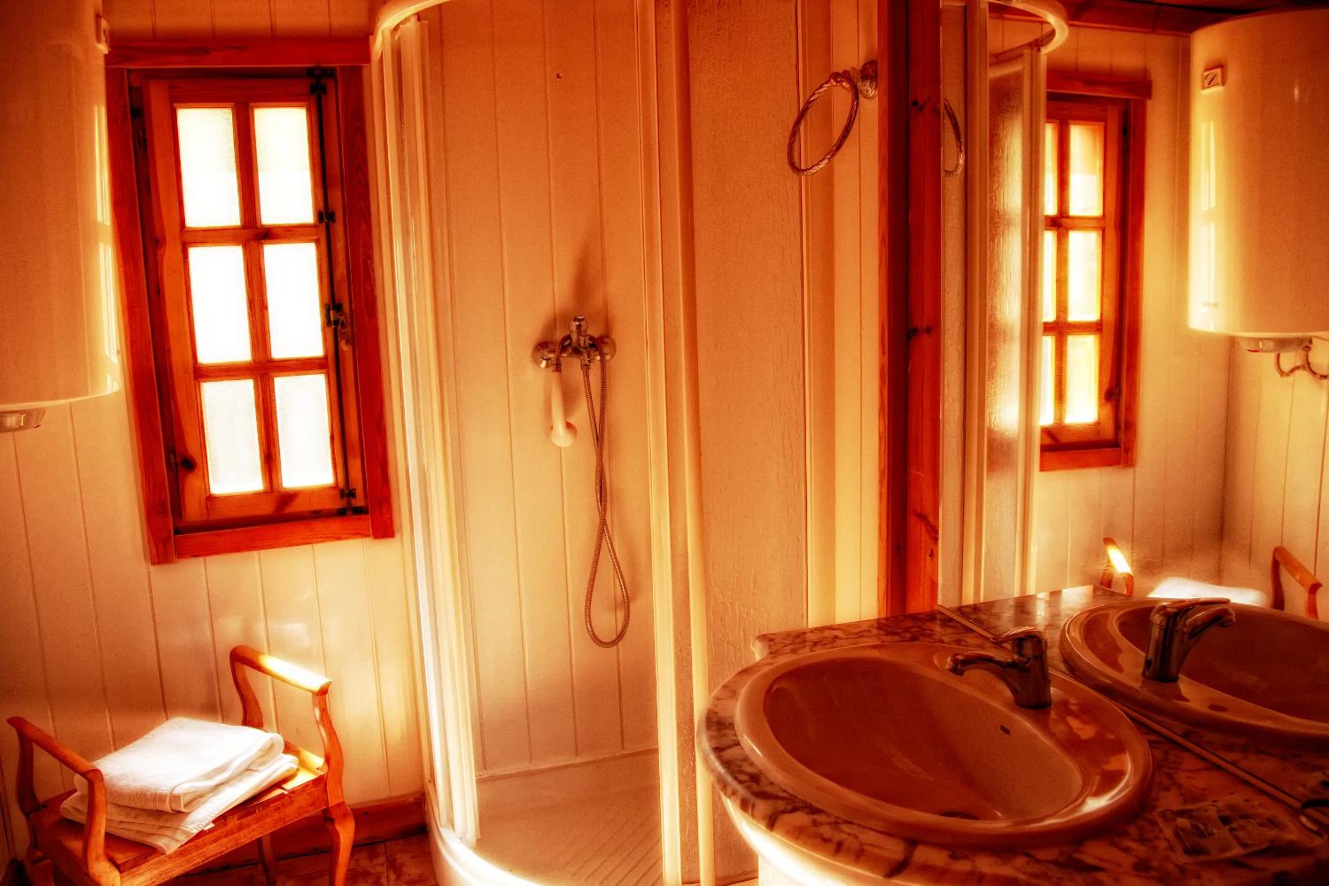 Bungalow (6 Adults) photo 3