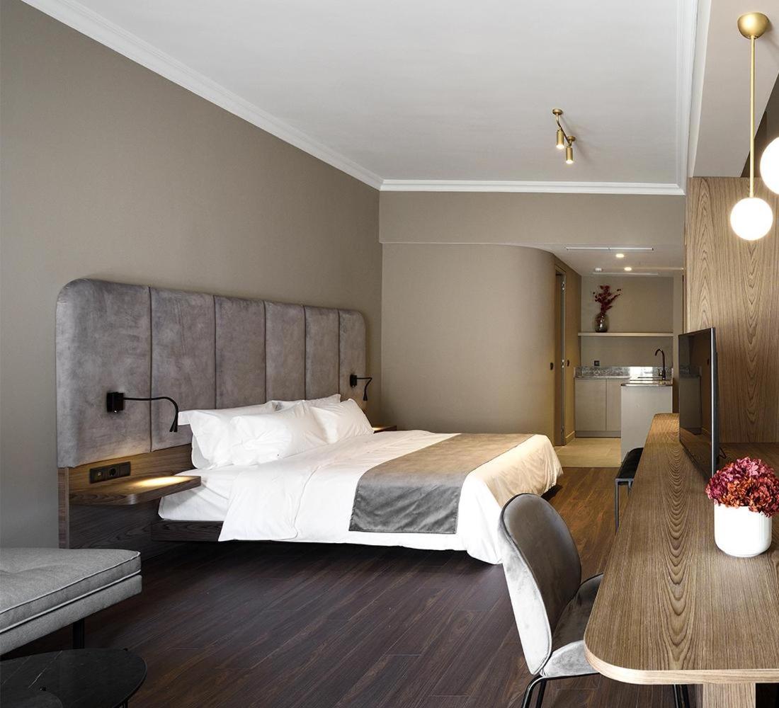 Deluxe Apartment with Sea View and Balcony - R6 - Photo 2