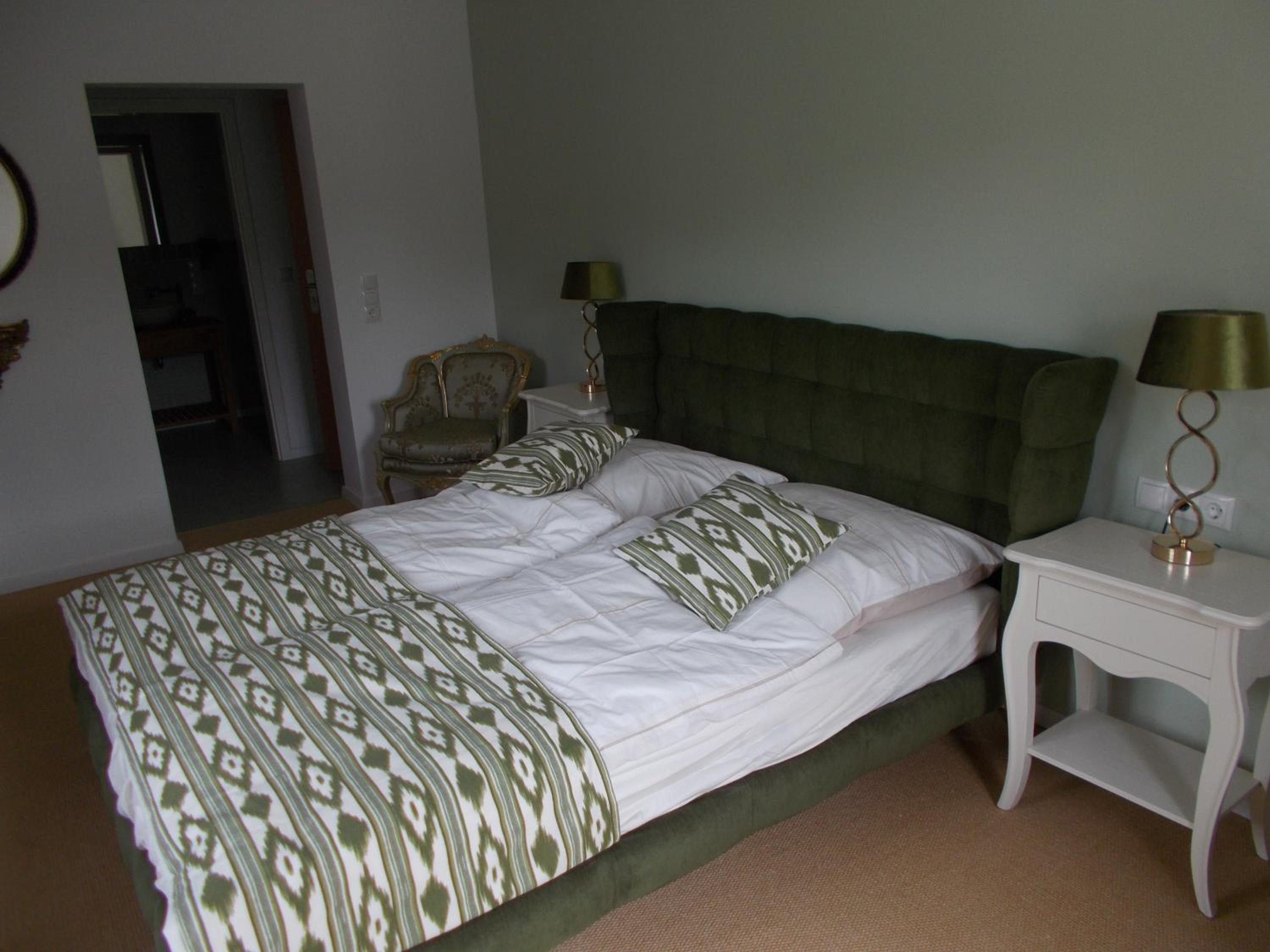 Large Double Room - Photo 11