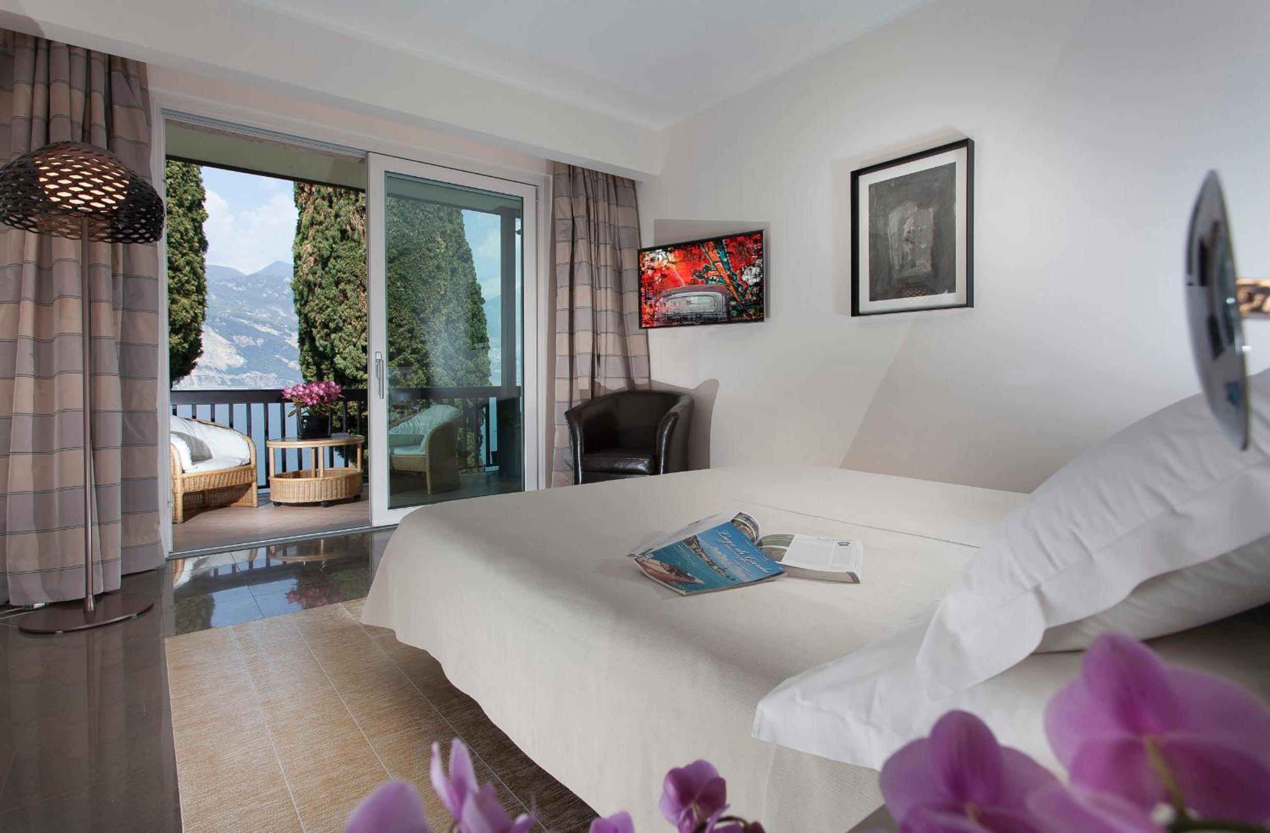 Junior Suite with Balcony/Terrace and Lake View photo 1