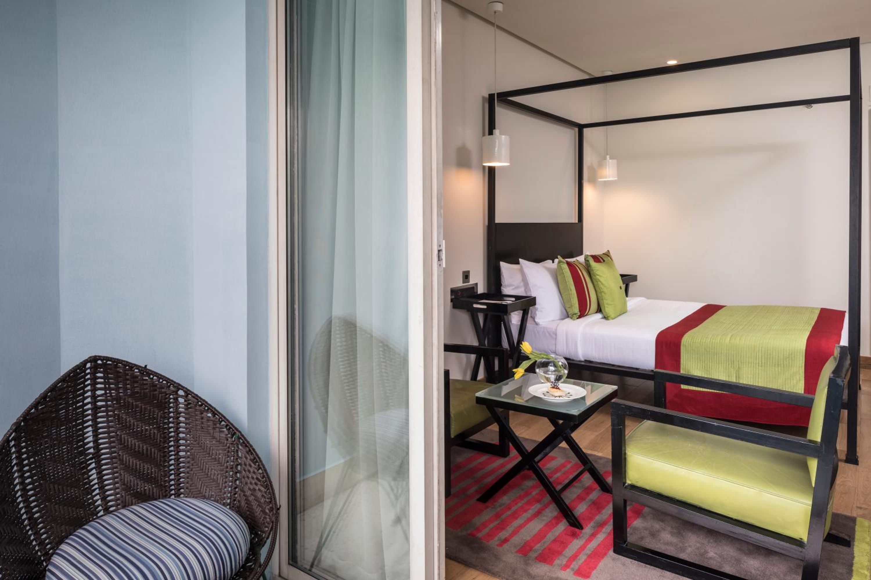 Deluxe Double Room with Balcony Deluxe Double Room with 20% Discount on F&B, Happy Hours( 1+1 on selected beverages) from 5 to 9 P.m.(Sunday to Friday) photo 1