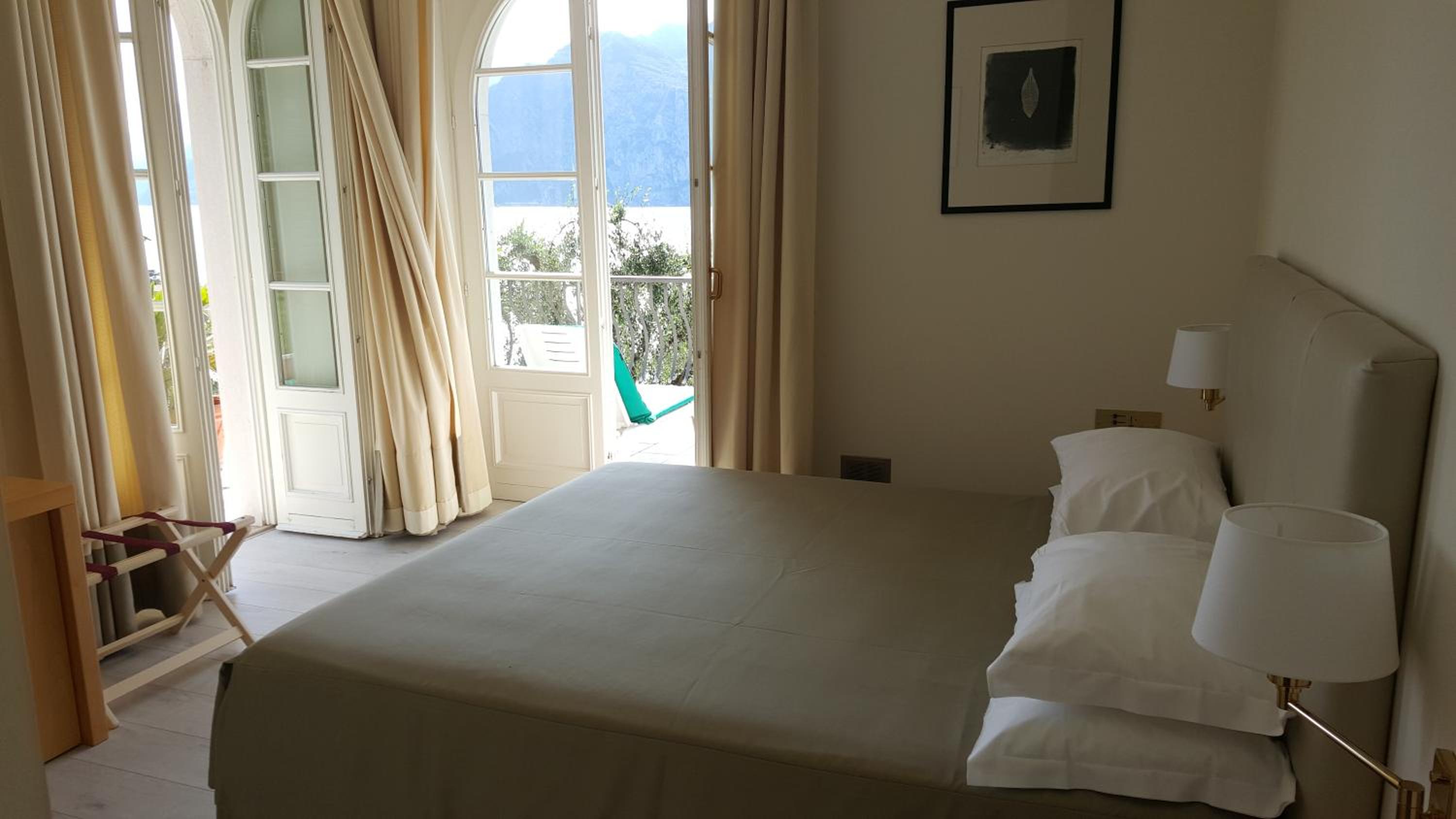 Double Room with Balcony and Lake View photo 2