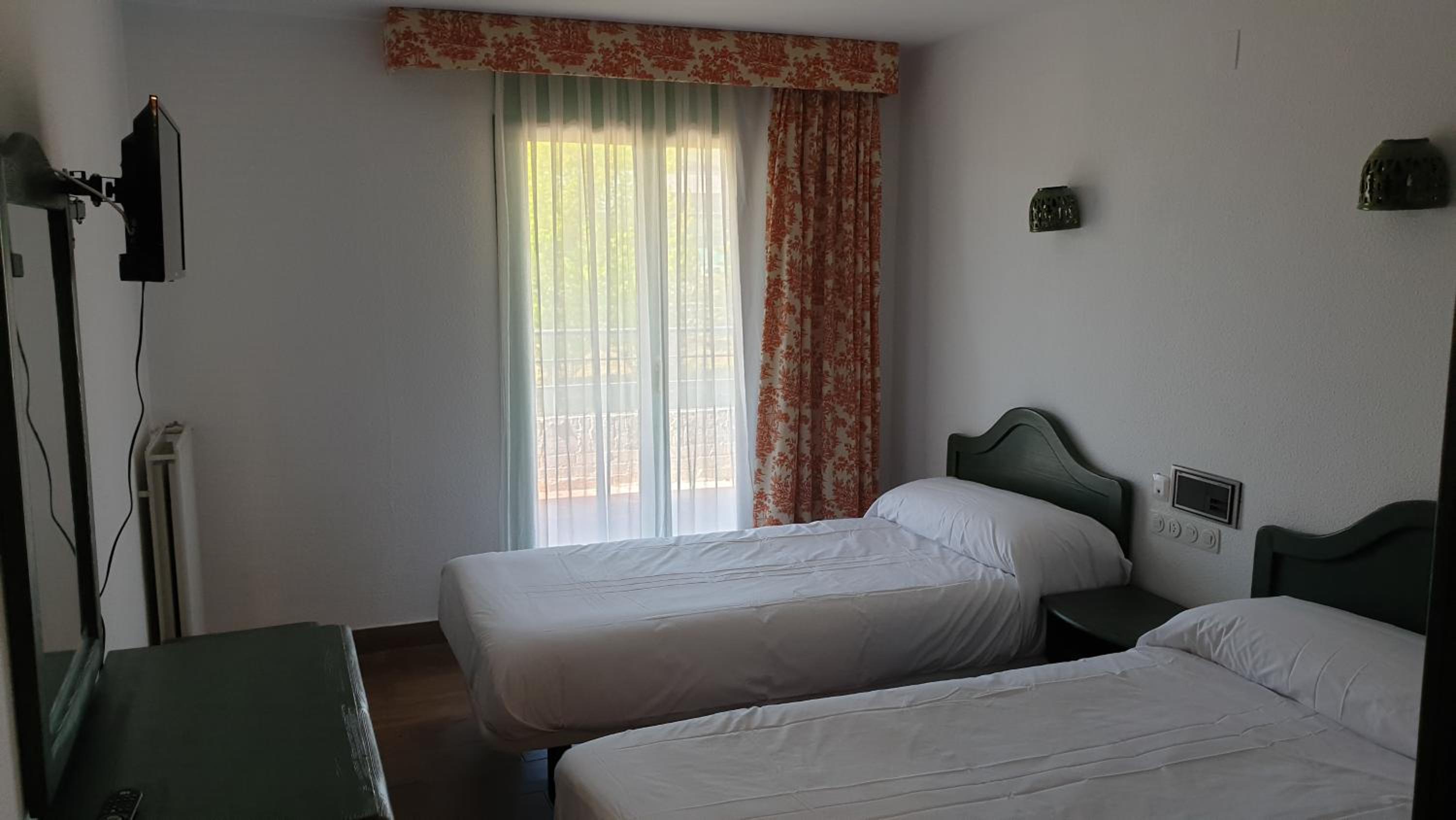 Standard Double Room - Photo 6