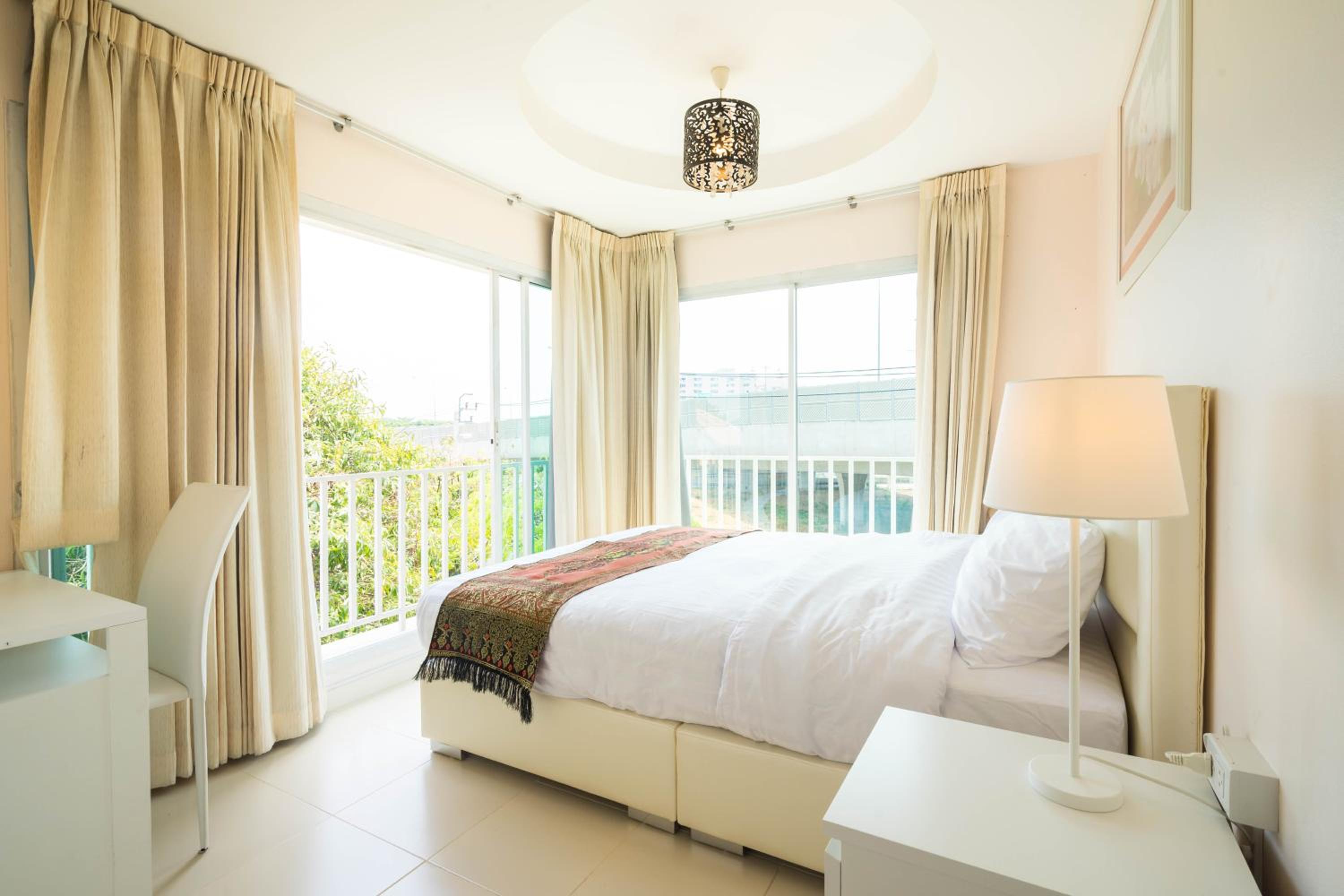 Deluxe Queen Room - Photo 1