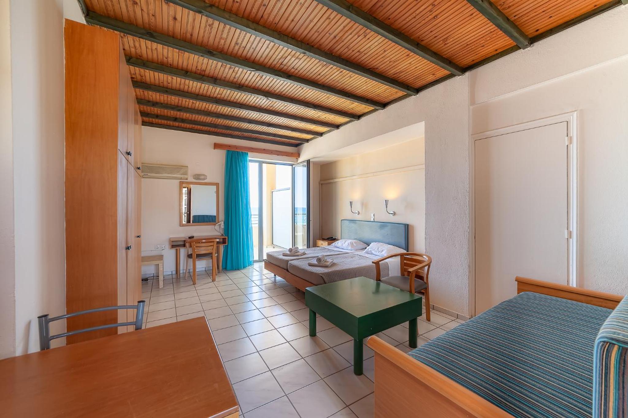 Studio with Sea View (2-4 Adults)
