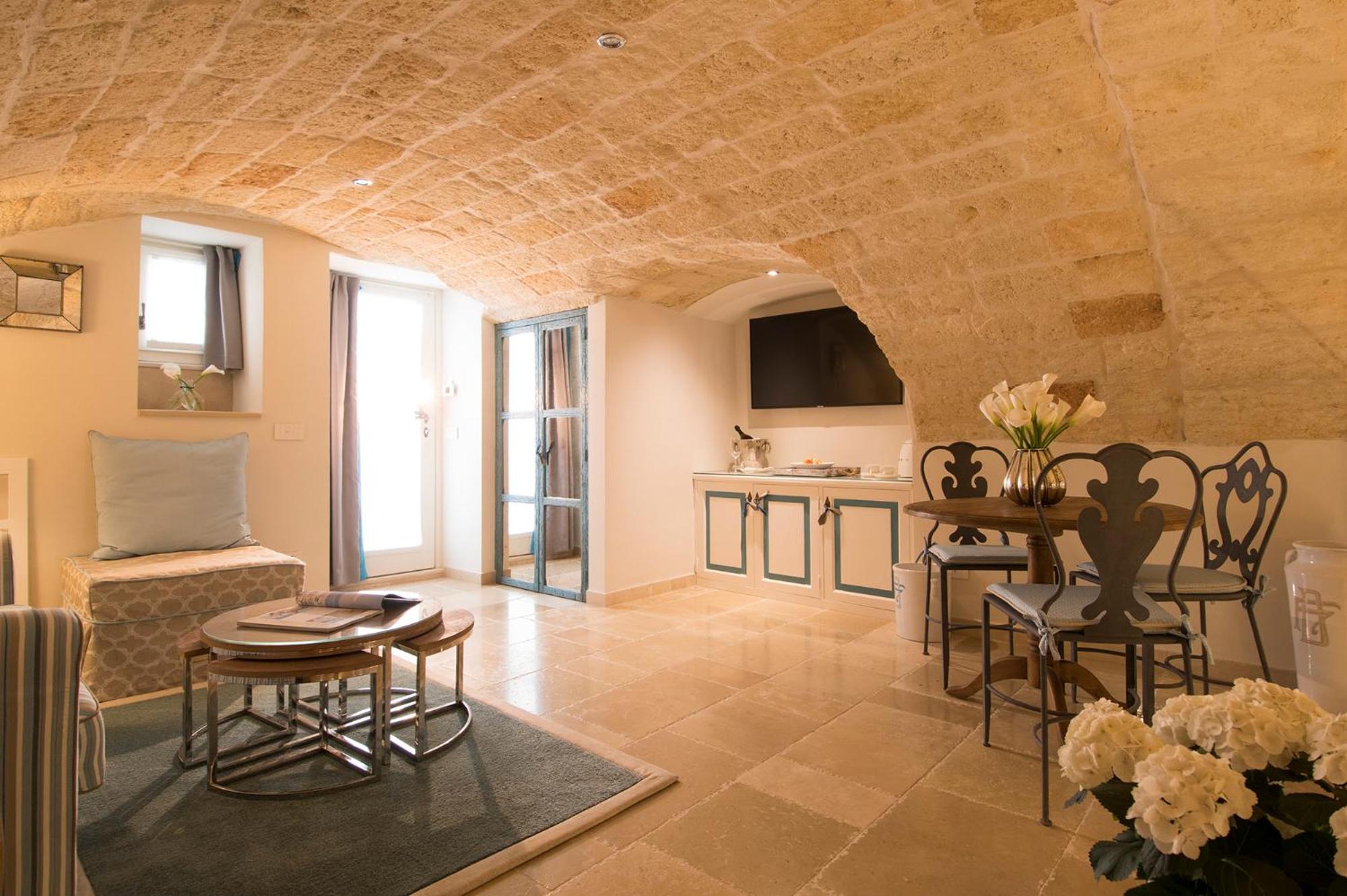 Suite with Hot Tub - Separate Building