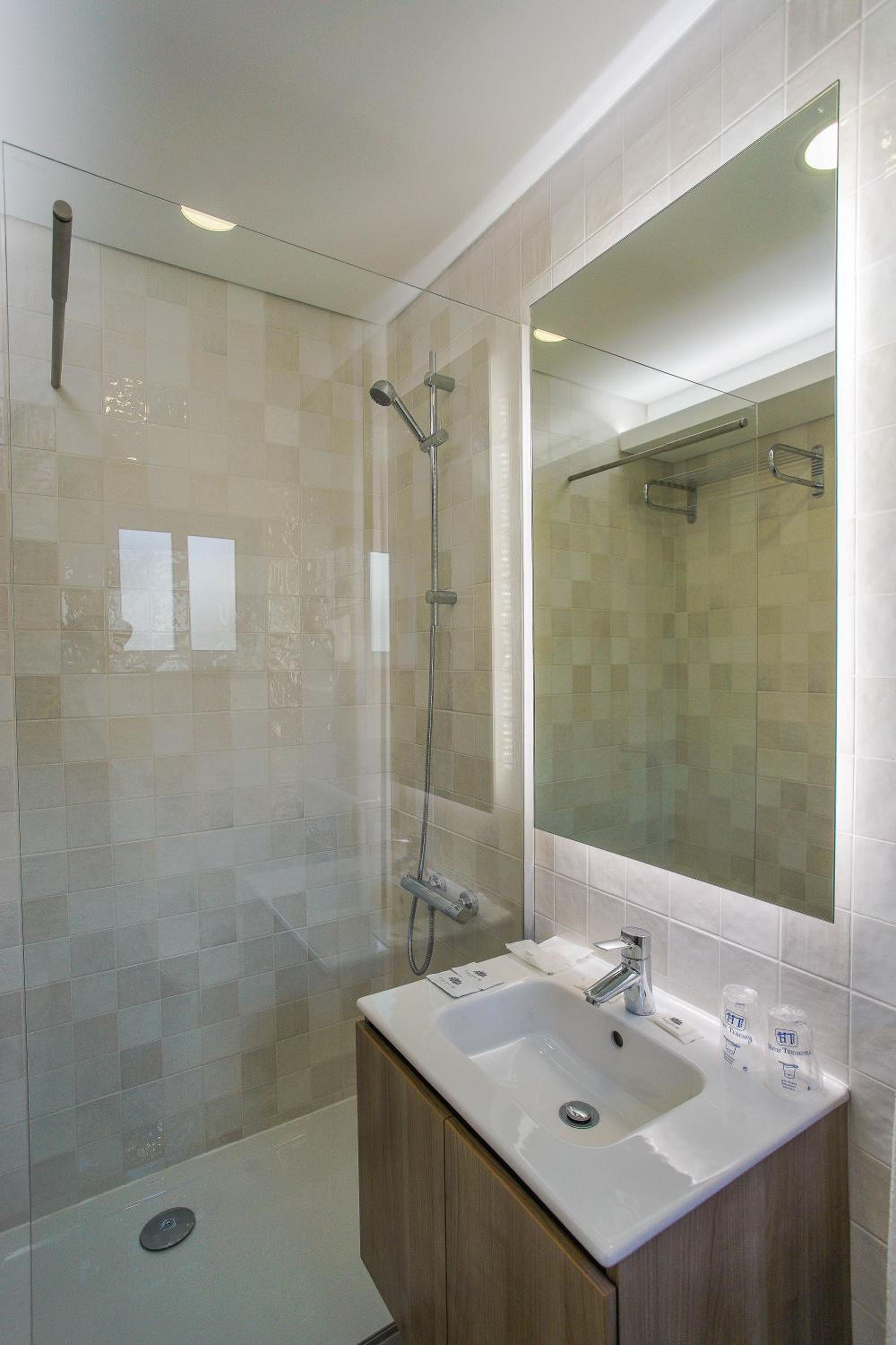 Triple Room with Private Bathroom photo 3