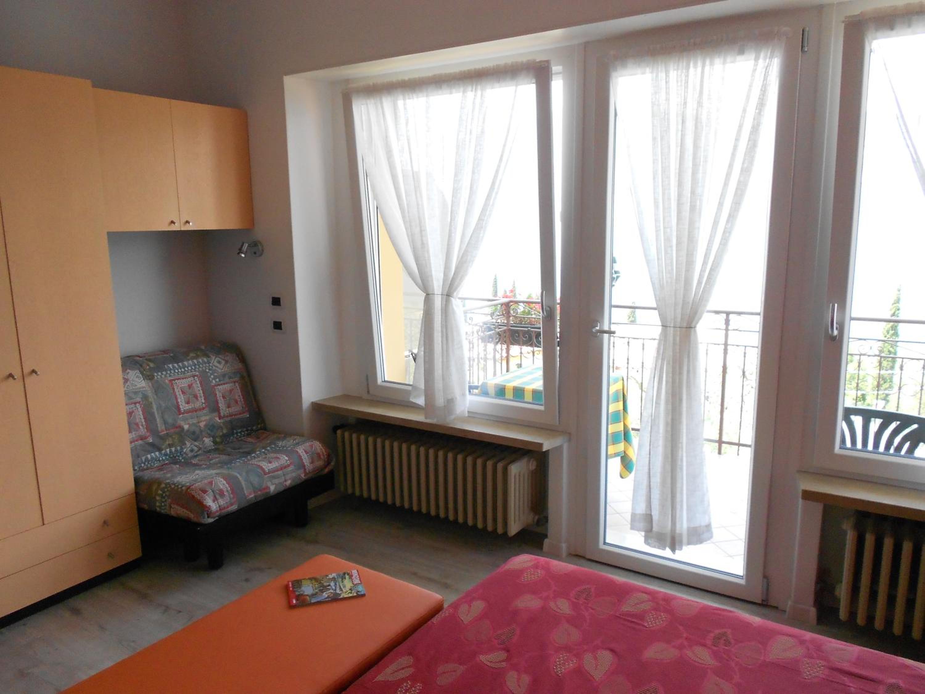 Triple Room with Balcony and Lake View - Photo 3