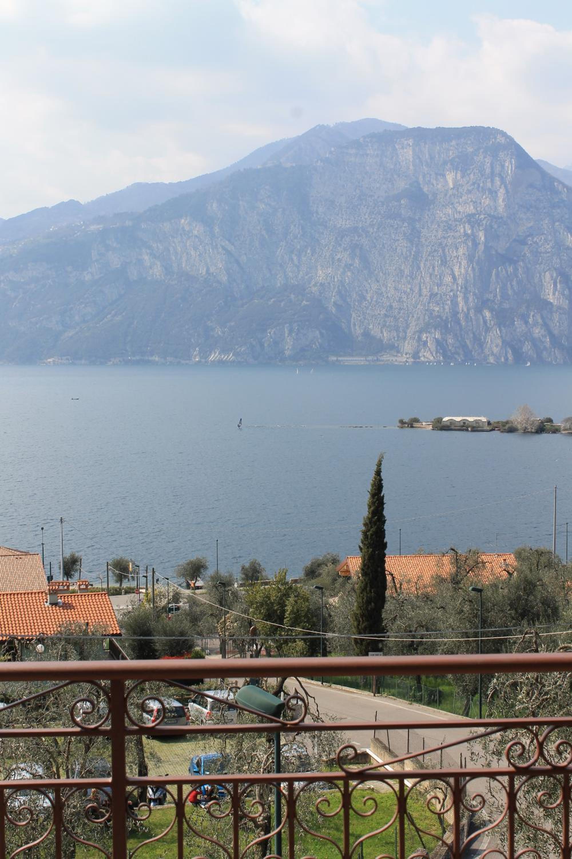 Double Room With Balcony Lake View - Photo 4