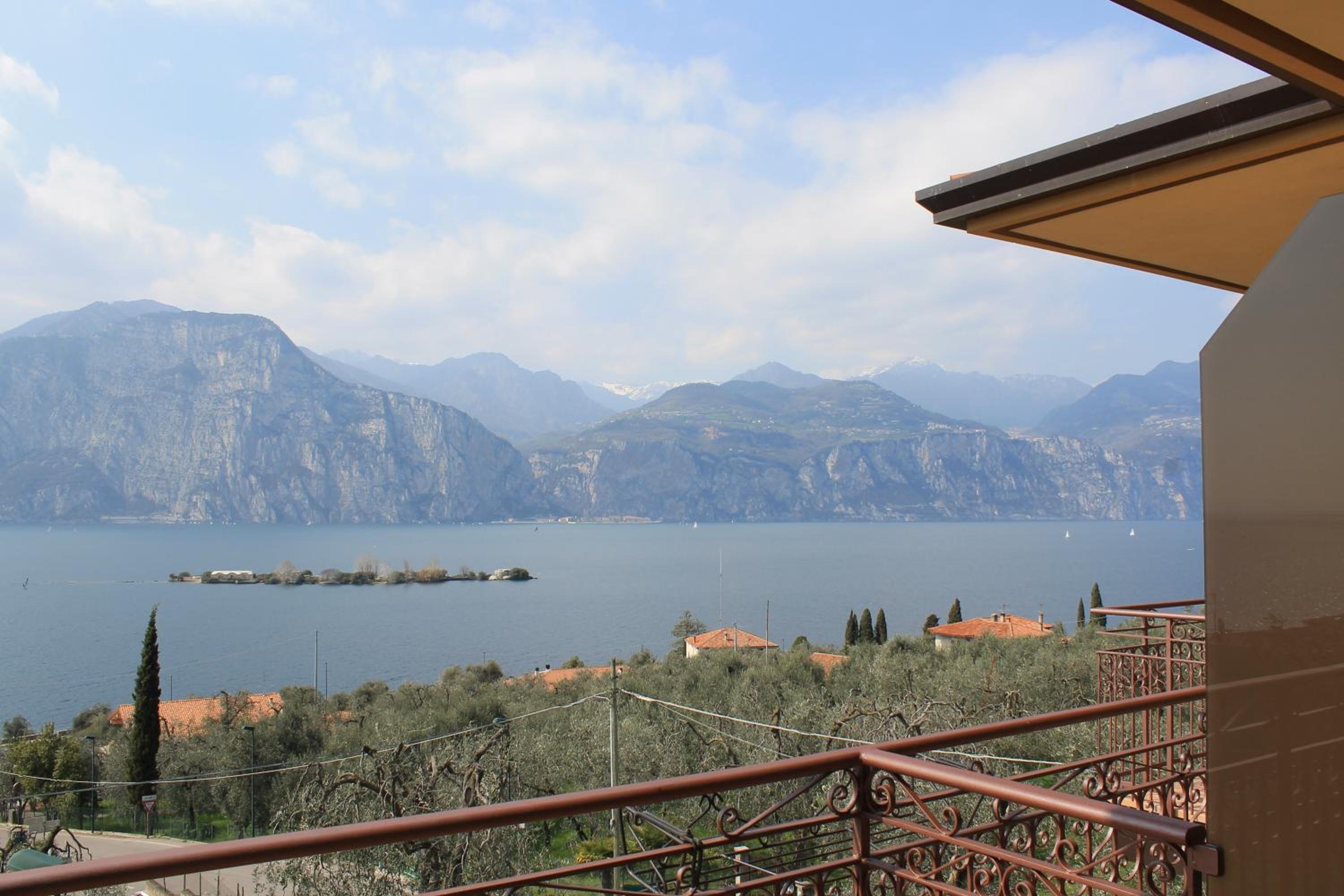 Double Room With Balcony Lake View - Photo 10
