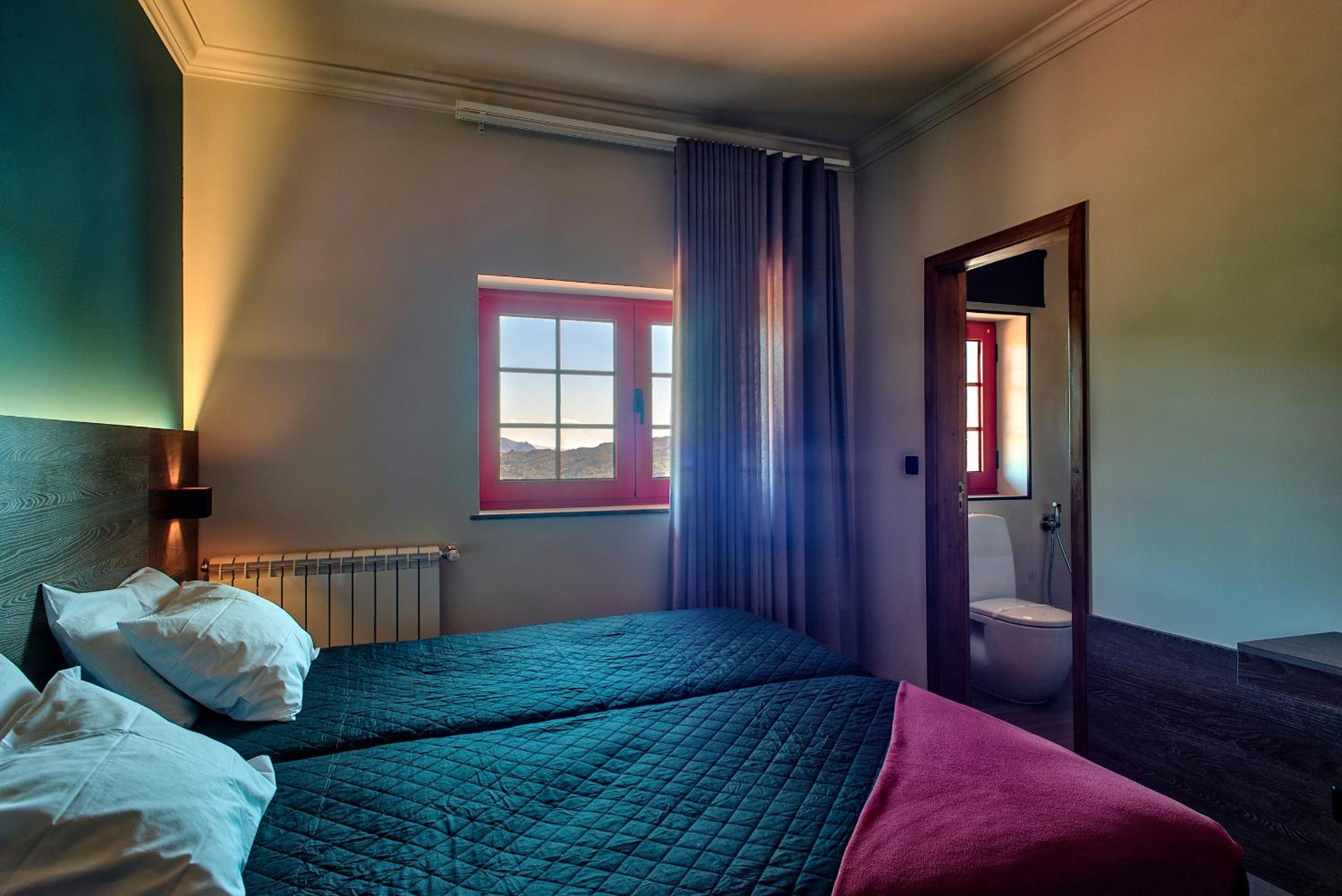 Standard Twin Room - Photo 11