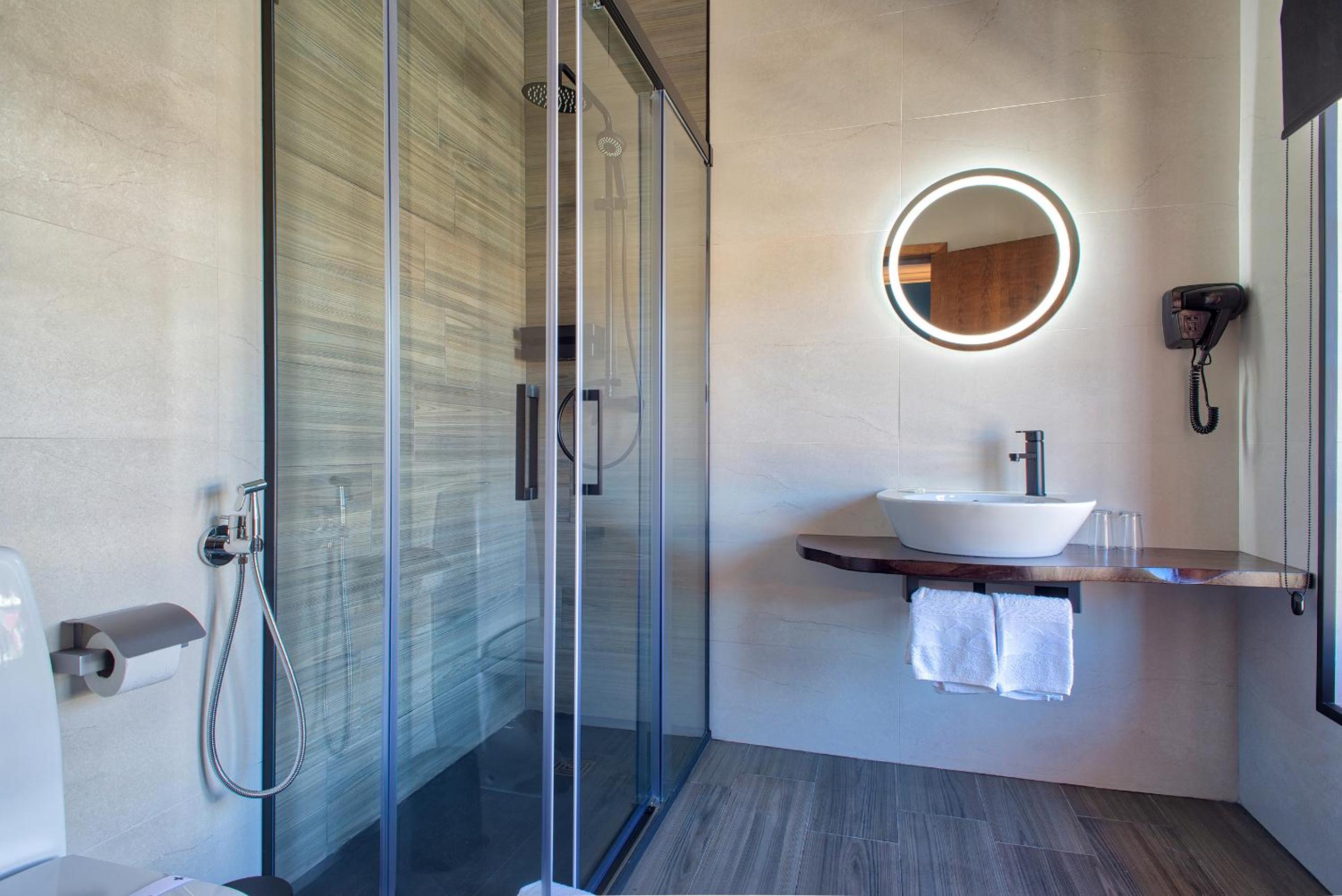 Standard Twin Room - Photo 4