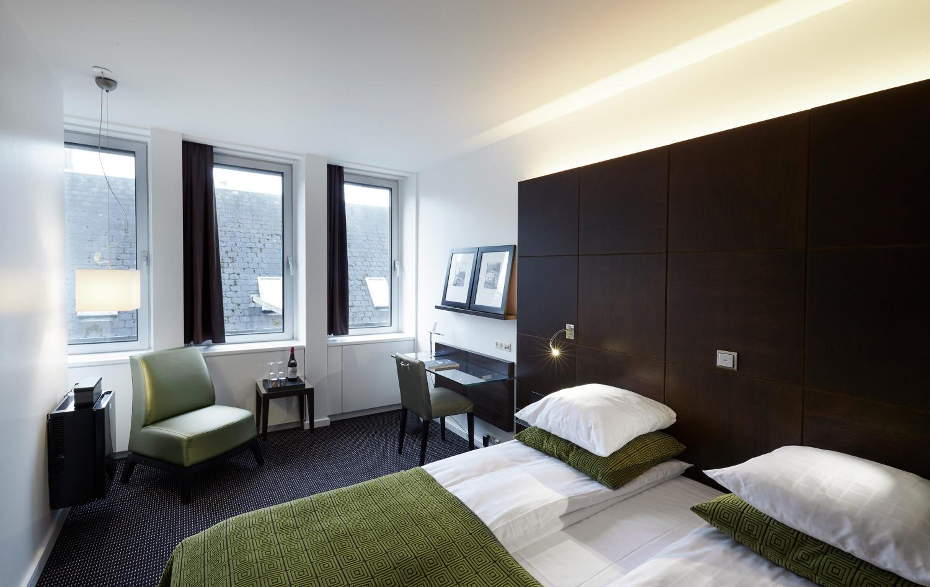 Superior King Room - Photo 8
