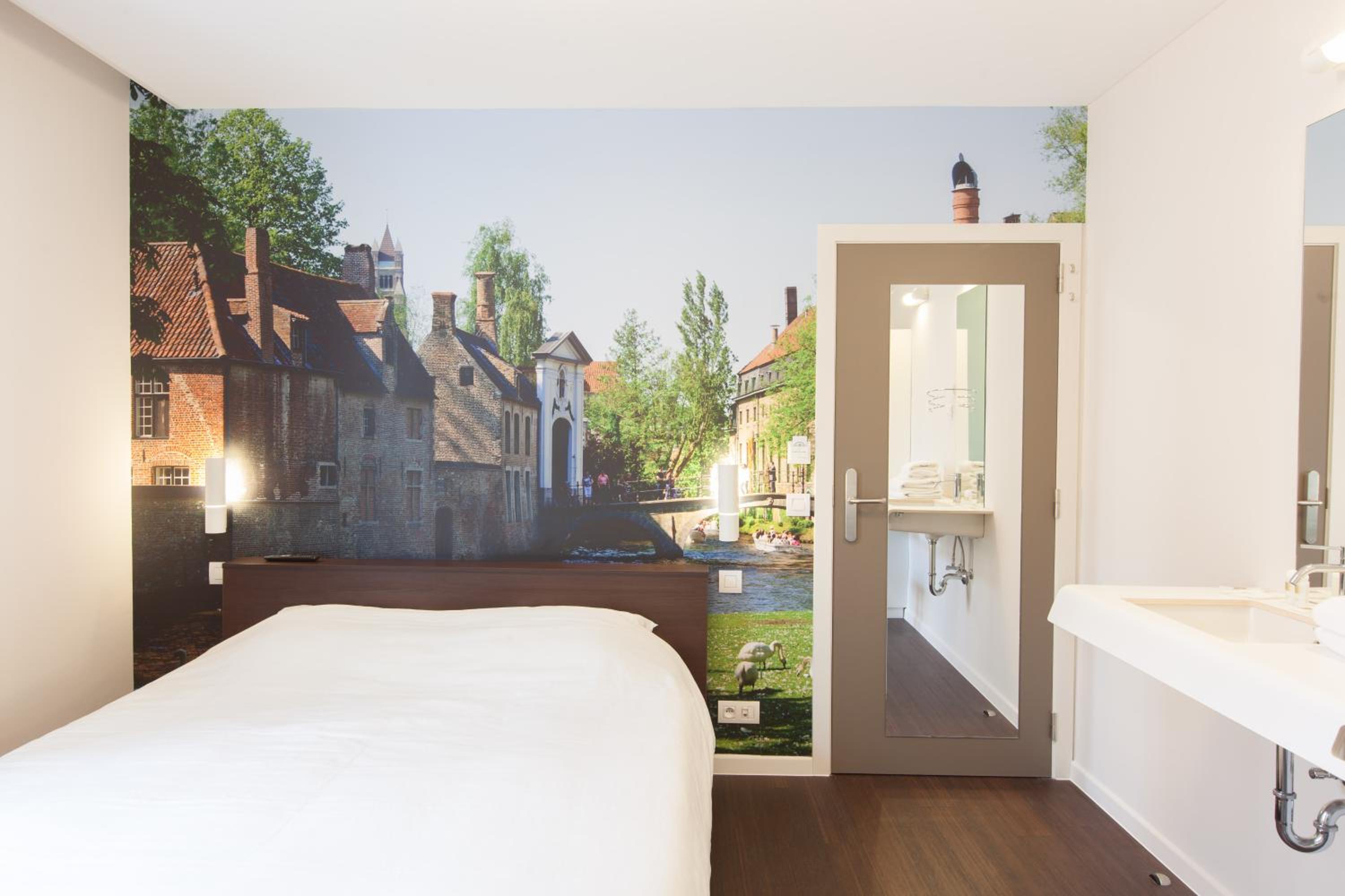 Standard Double Room - Photo 8