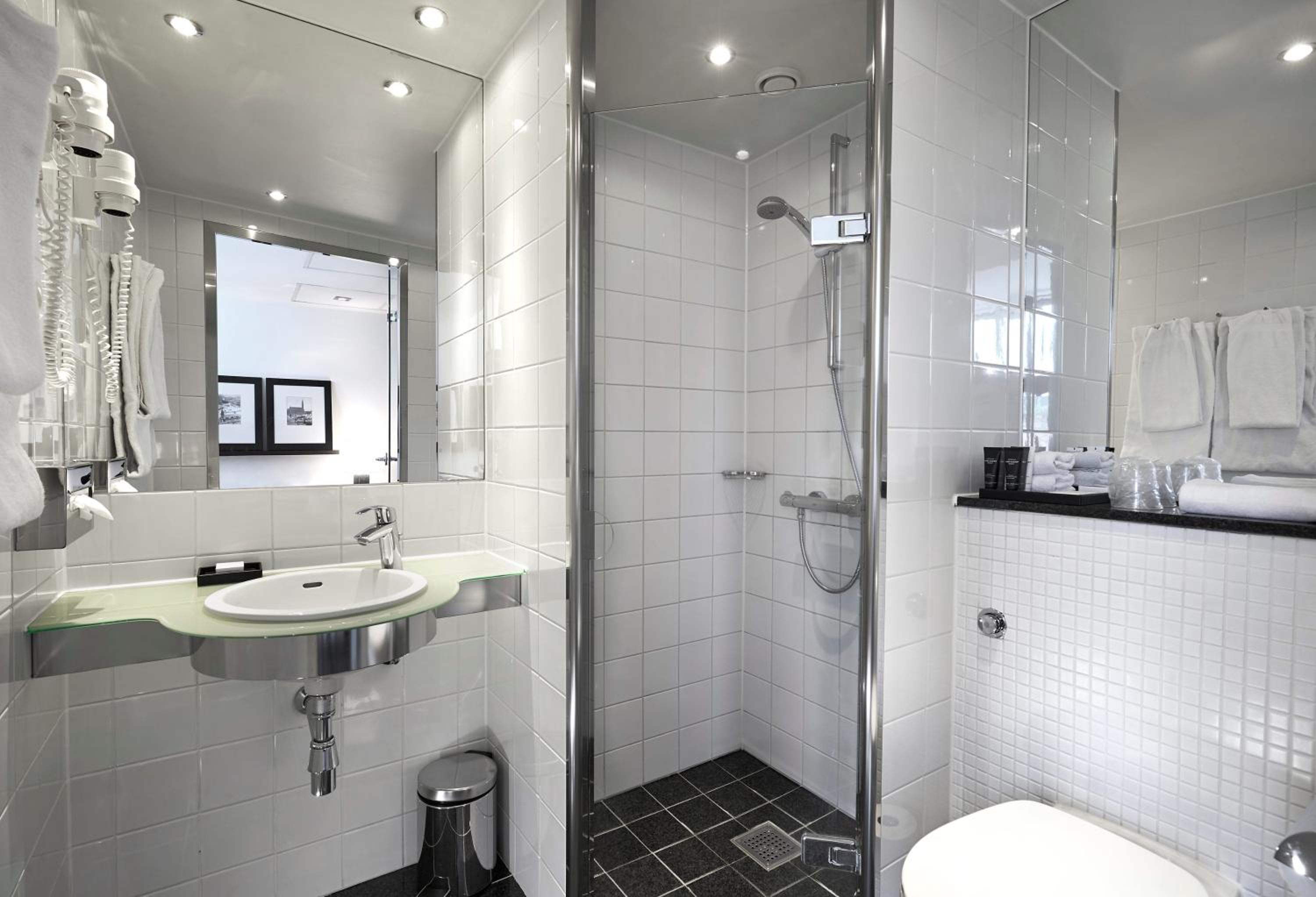 Standard Double Room - Photo 7