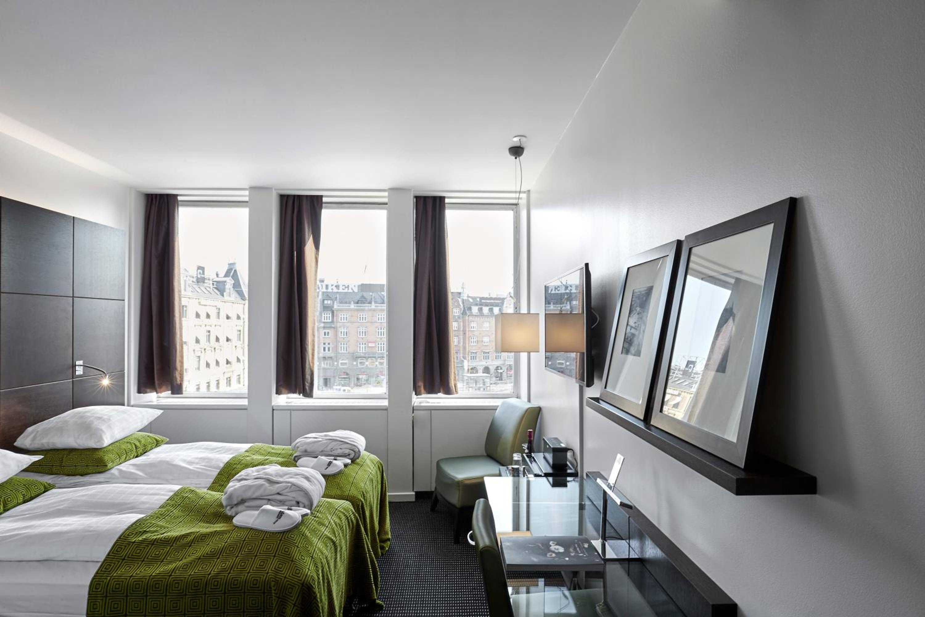 Executive King Room - Photo 9