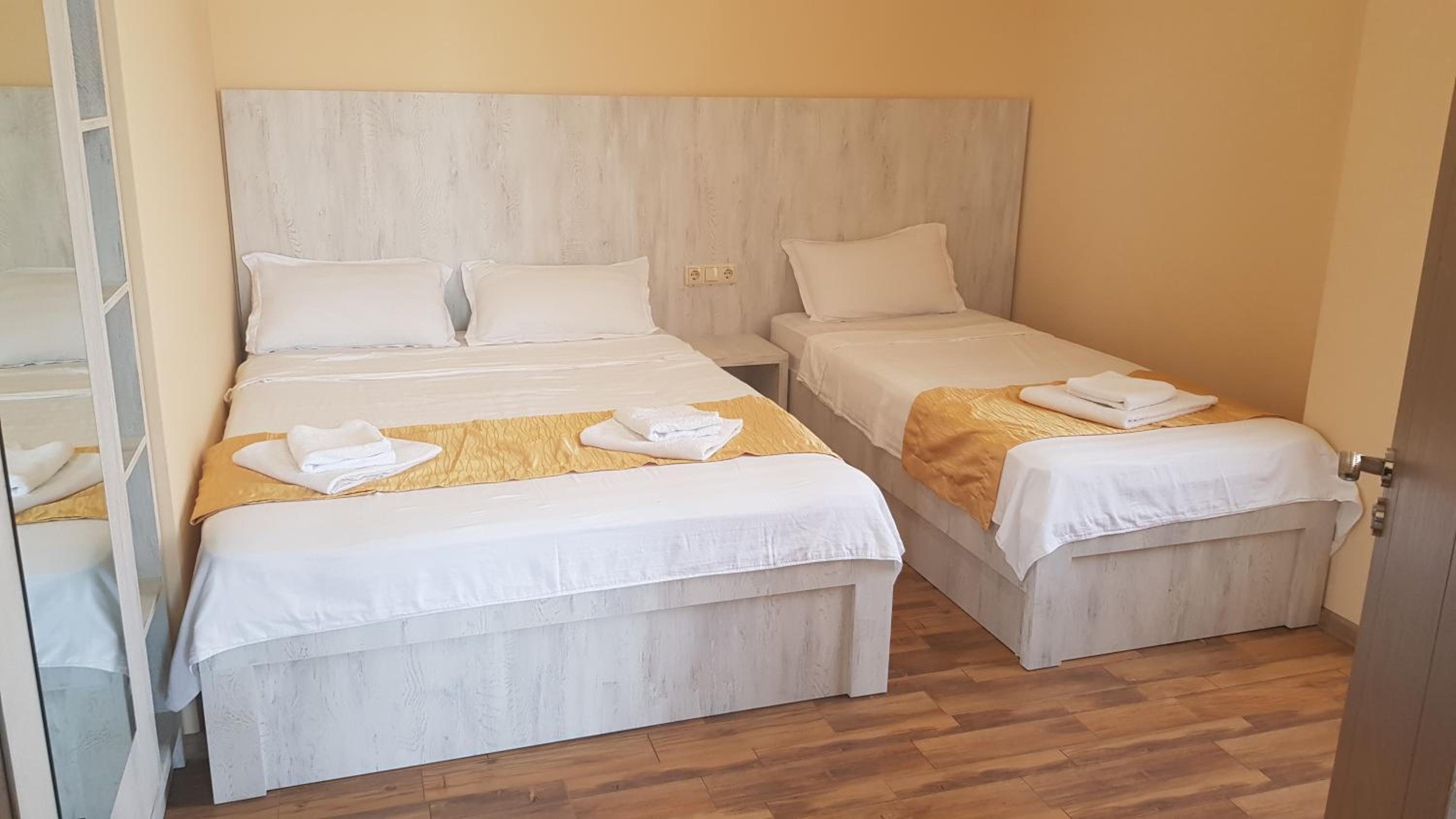 One-Bedroom Apartment with Balcony