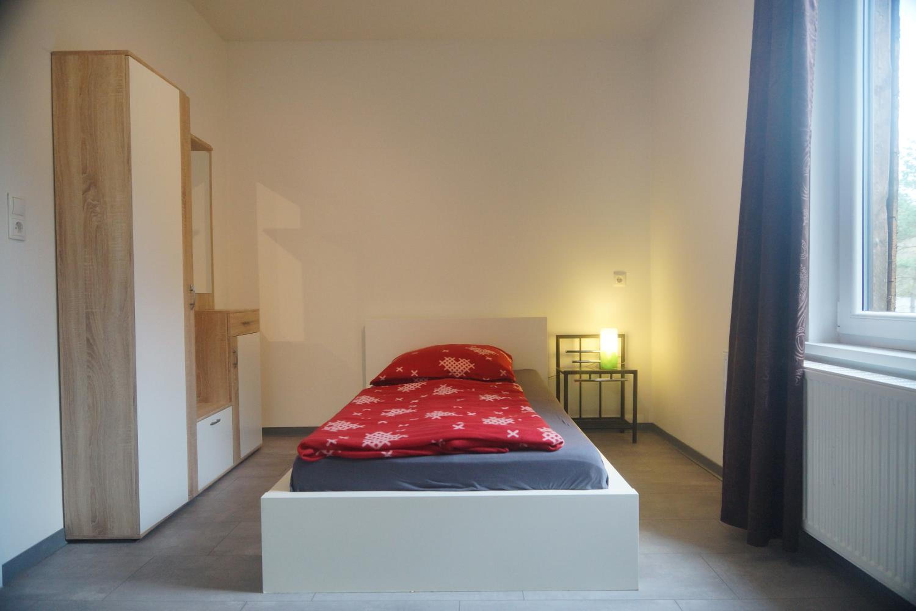 Single Room with Shared Shower and Toilet photo 1
