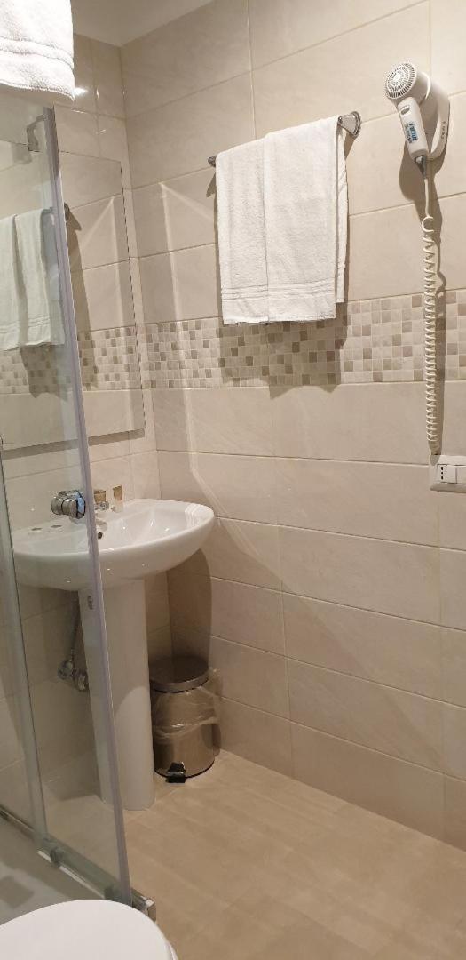 Double Room - Photo 9