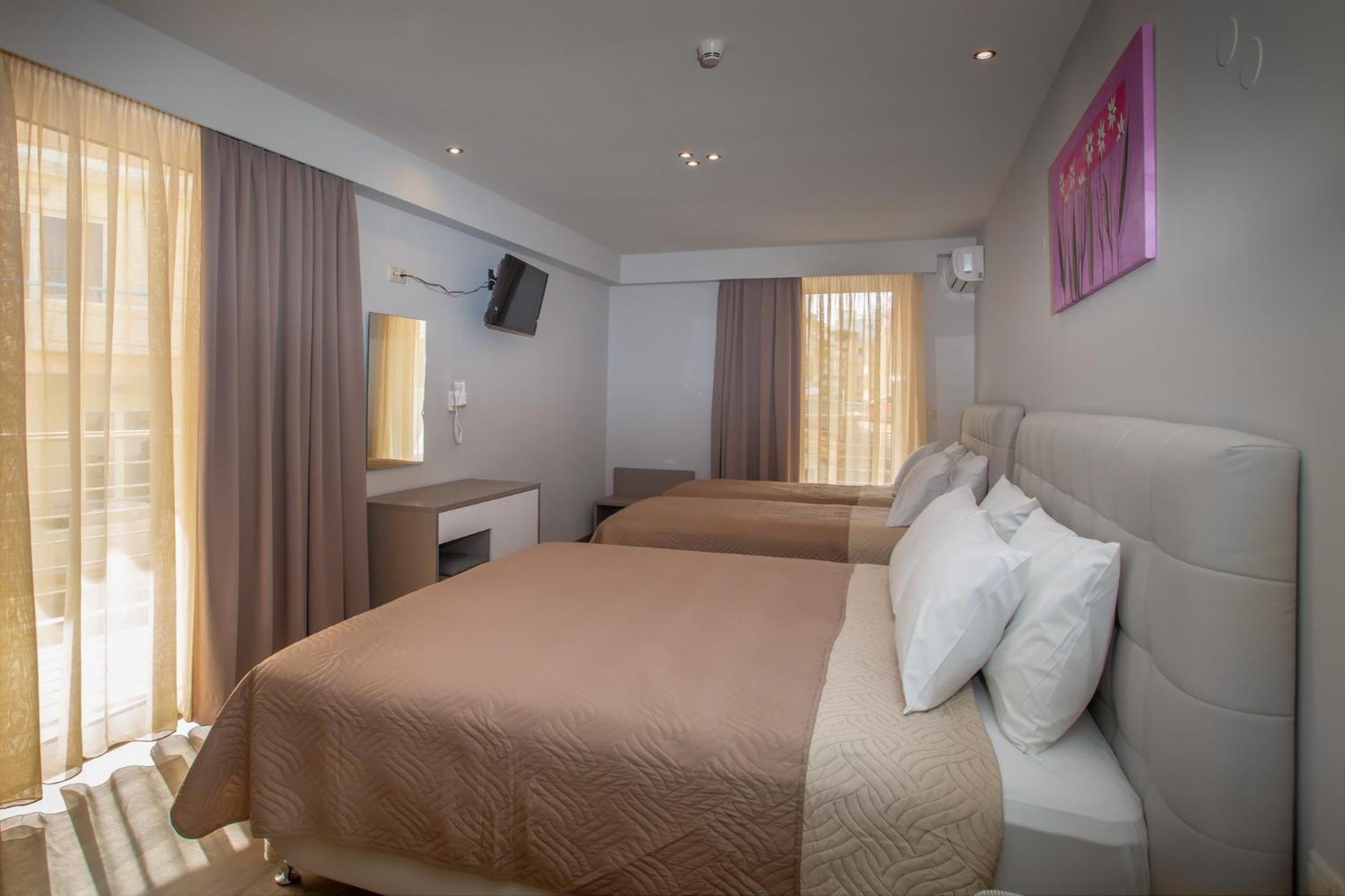 Quarto Queen Deluxe com Duas Camas Queen