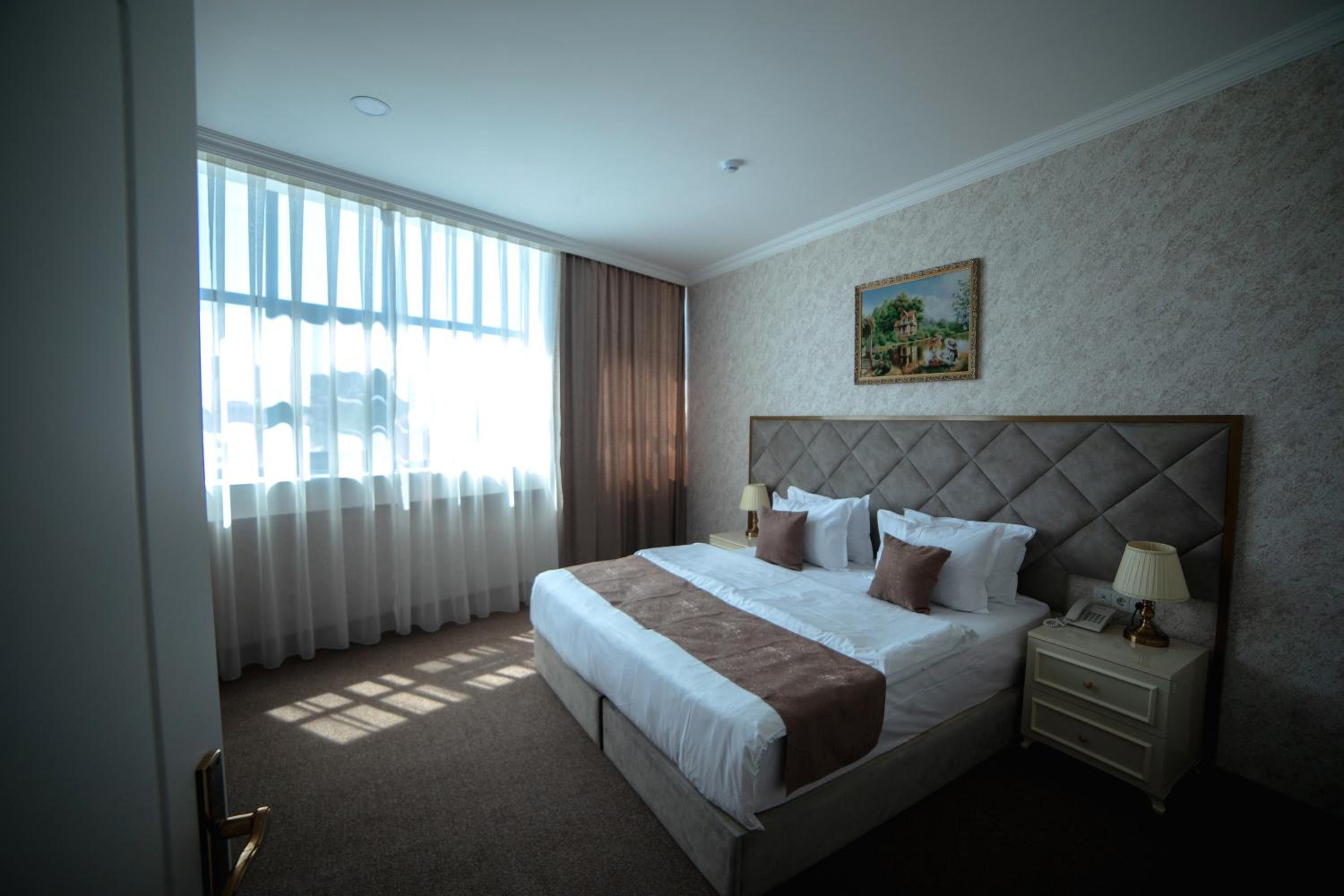 Deluxe Double or Twin Room with City View - Photo 52