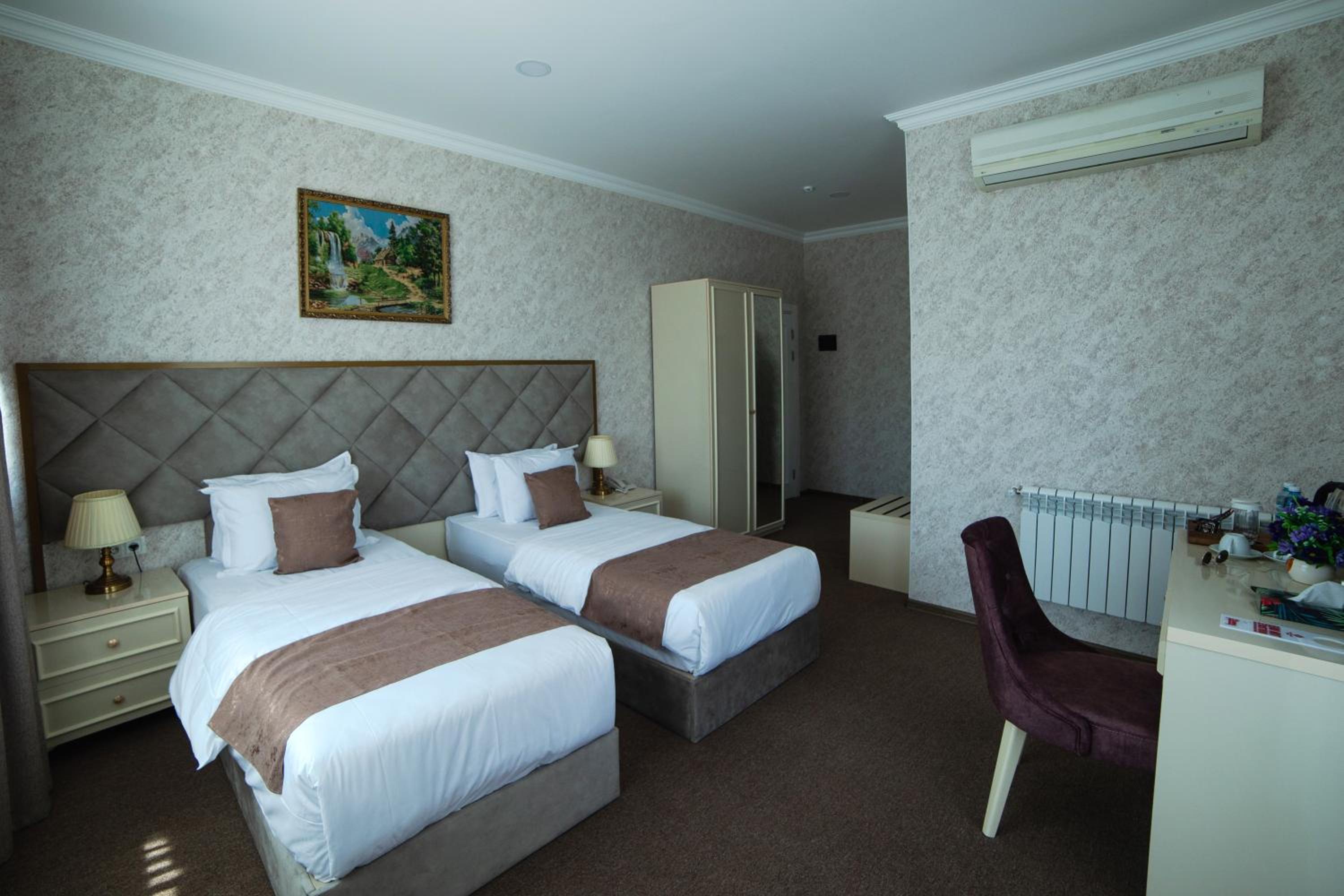 Deluxe Double or Twin Room with City View - Photo 55