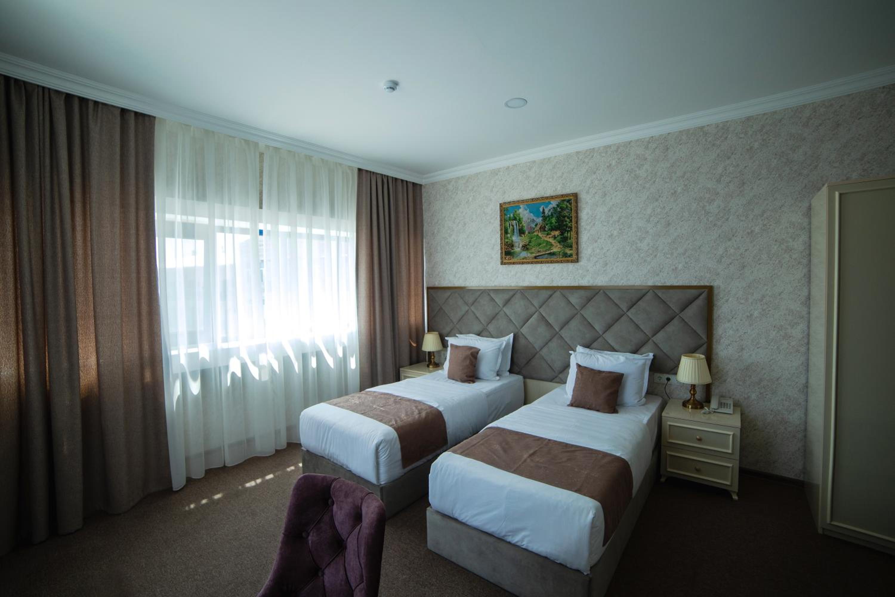 Deluxe Double or Twin Room with City View - Photo 53