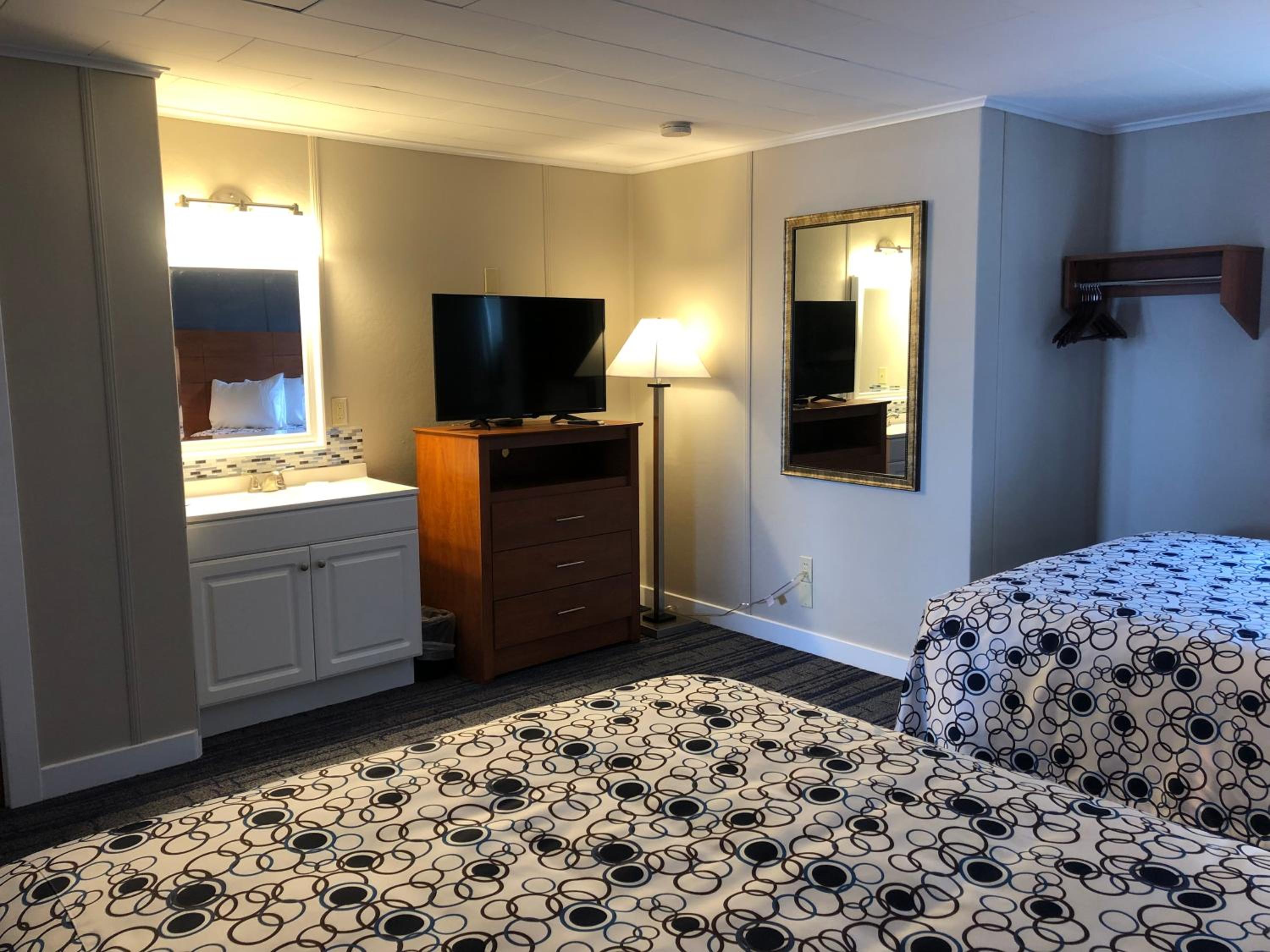Two-Bedroom Suite - Photo 3