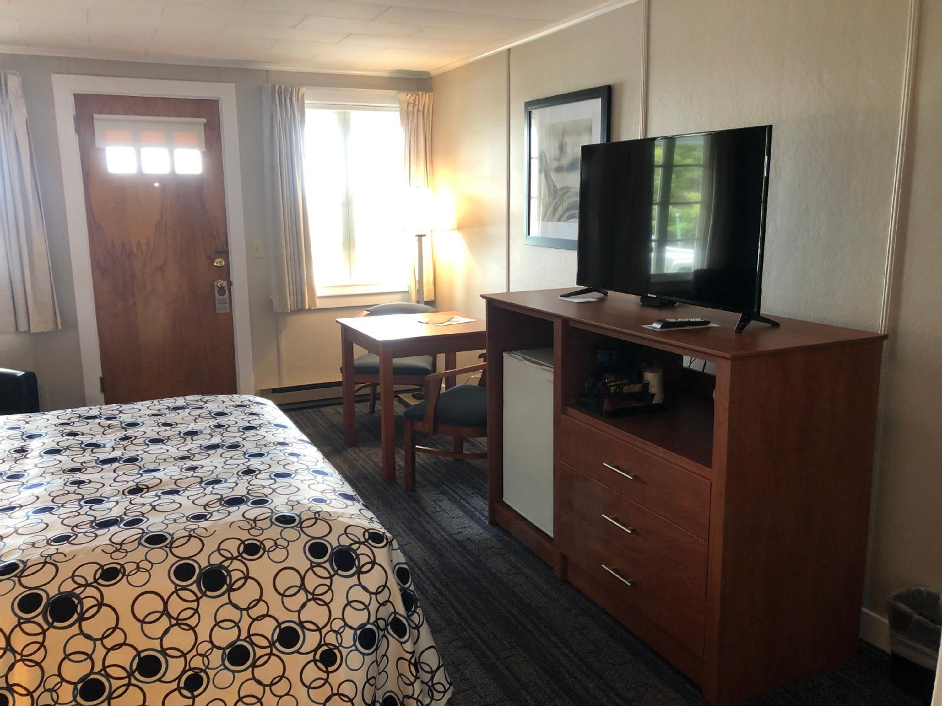 Two-Bedroom Suite - Photo 5