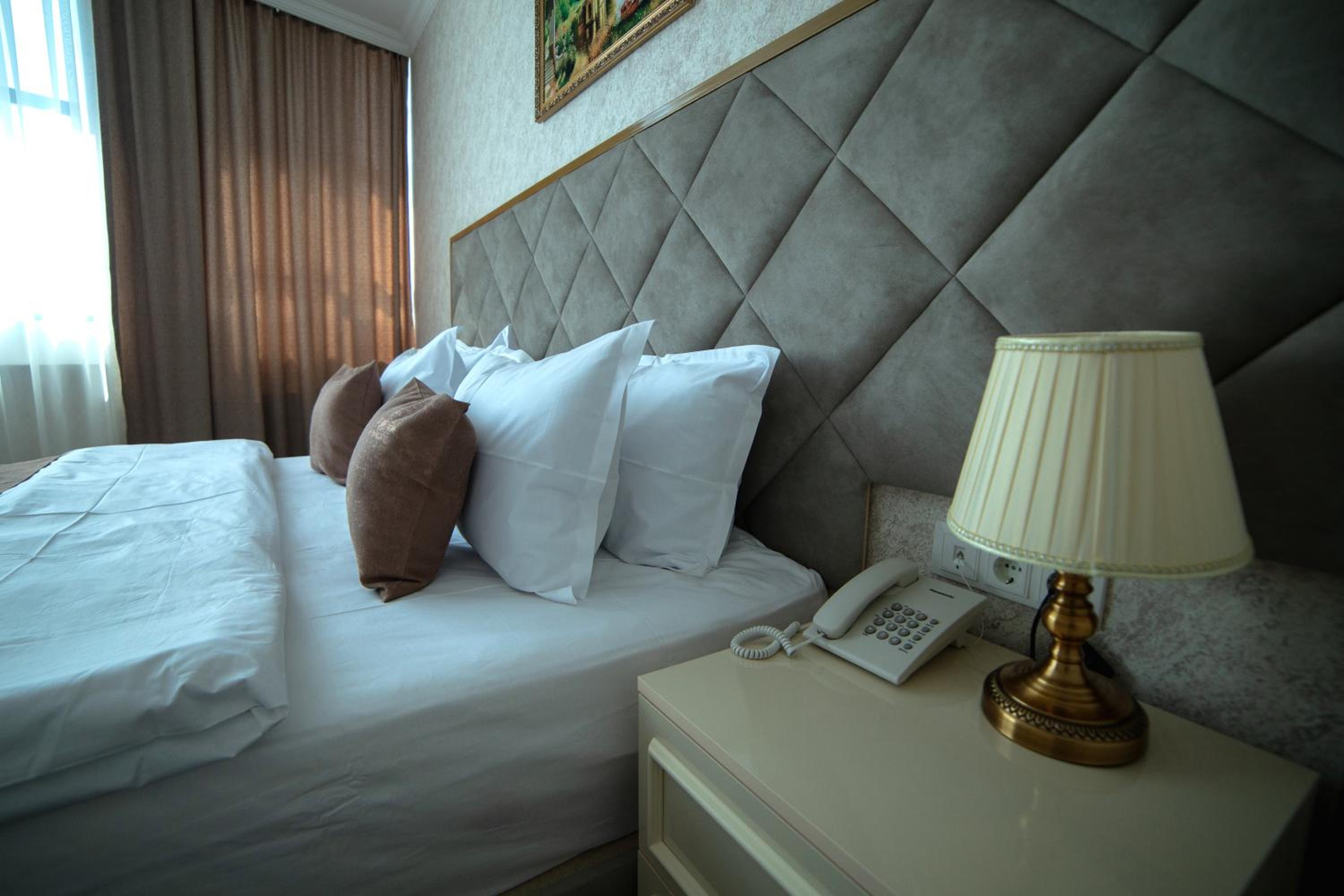 Deluxe Double or Twin Room with City View - Photo 12