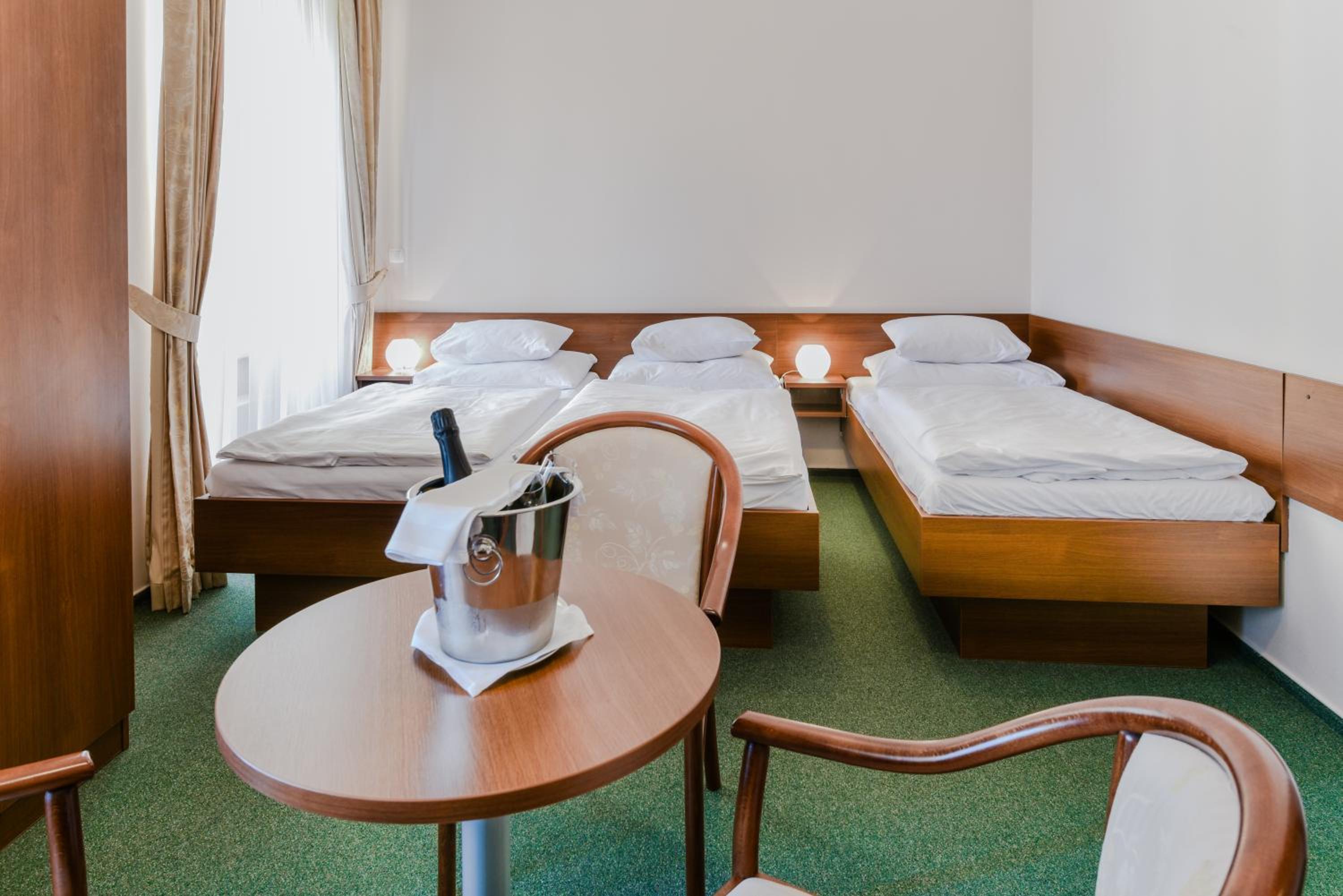 Triple Room Business