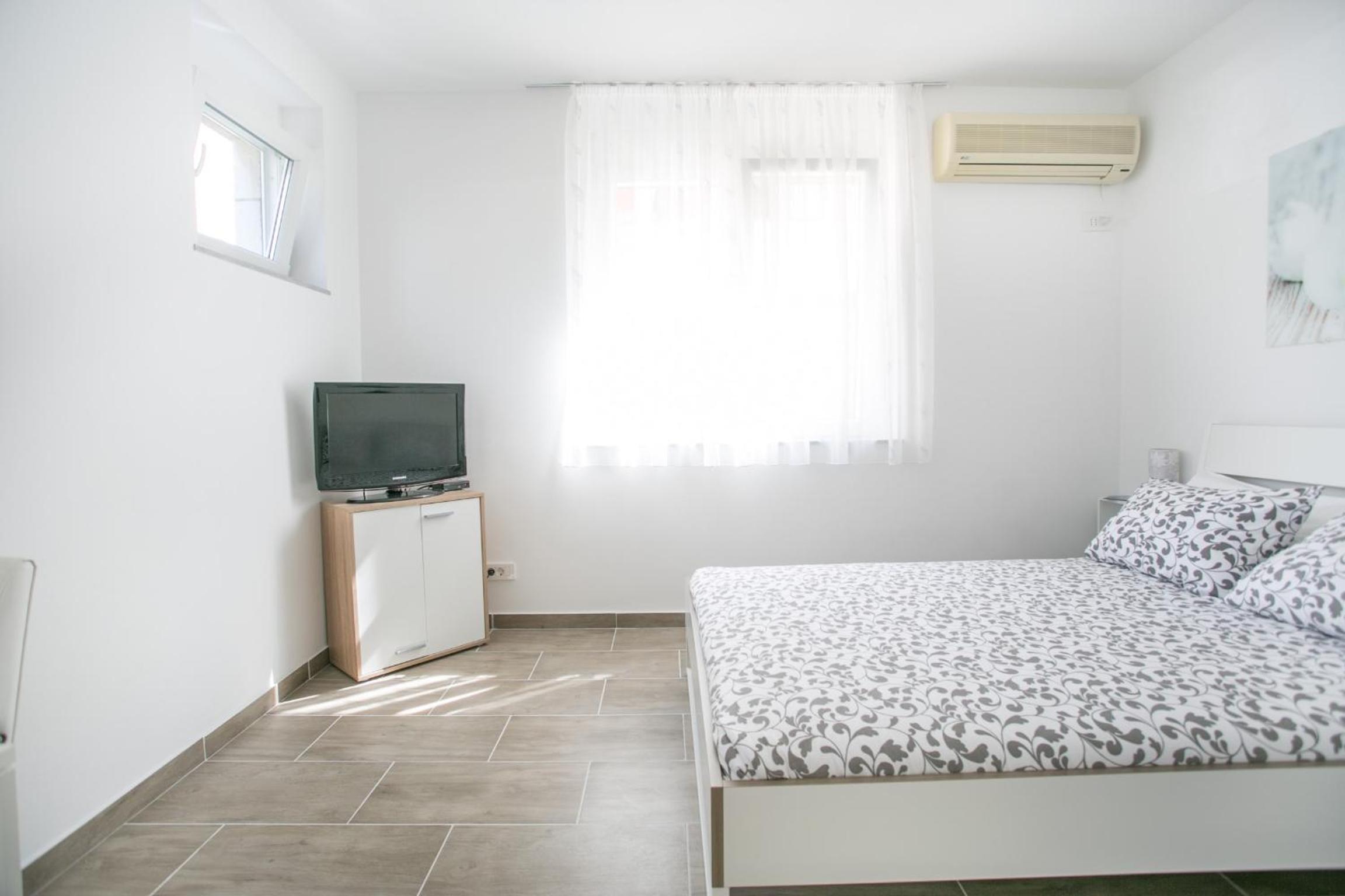 Studio Apartment - Photo 6