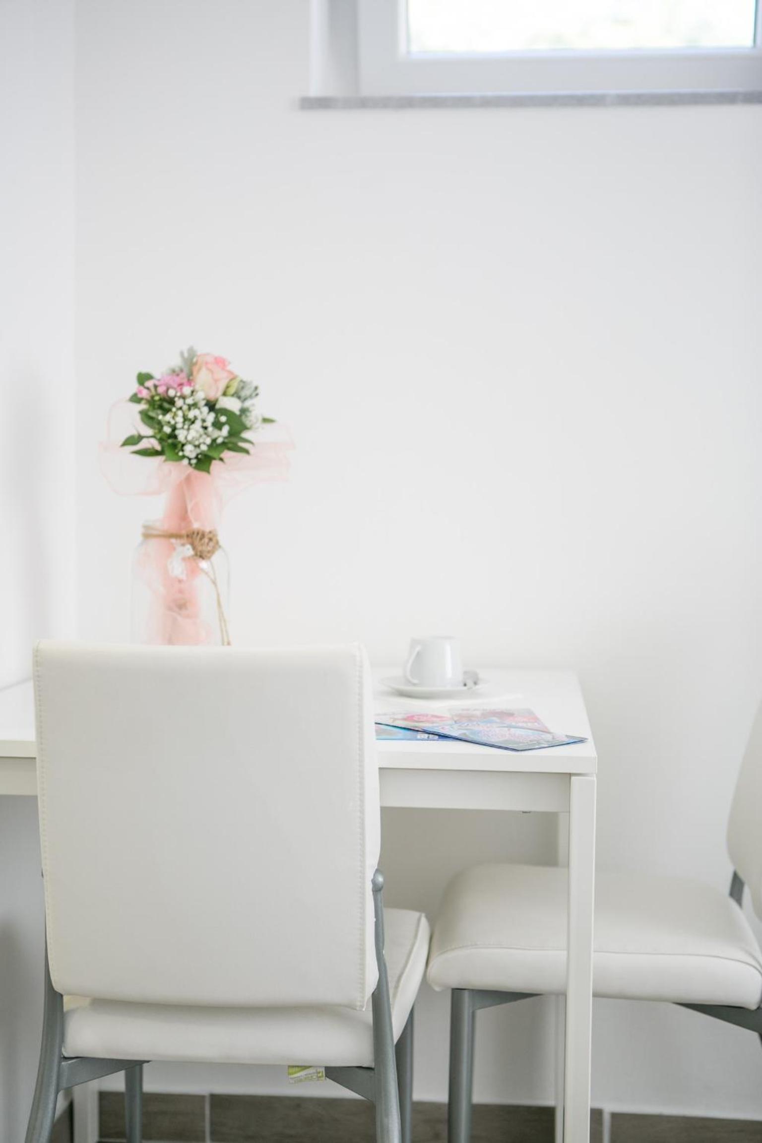 Studio Apartment - Photo 24