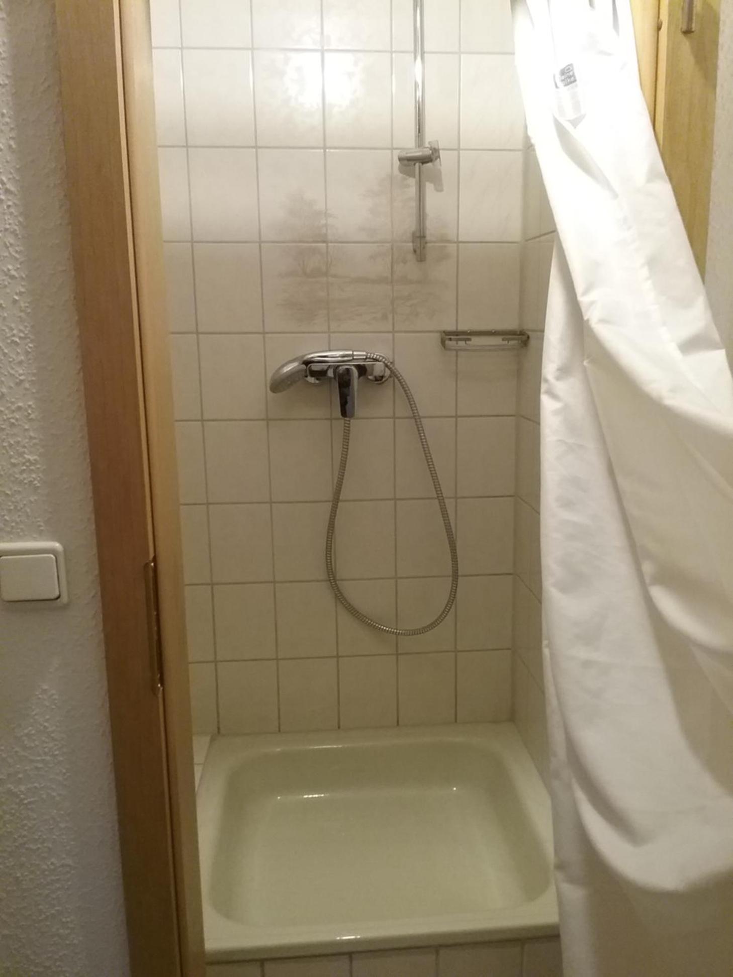 Double Room with Shared Bathroom and Toilet photo 3